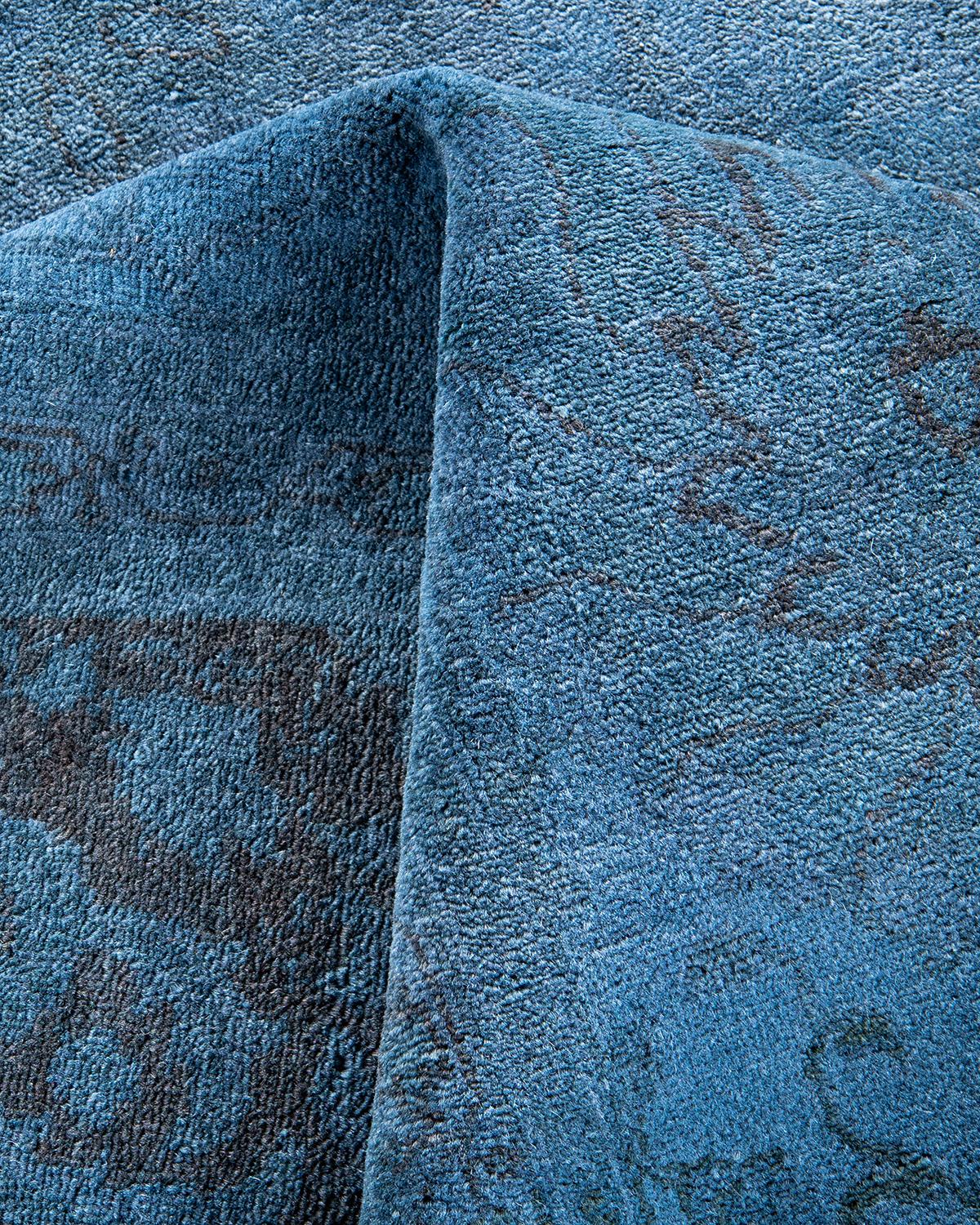 Contemporary Overdyed Hand Knotted Wool Gray Area Rug (Tapis de sol surdimensionné en laine grise nouée à la main) en vente 1