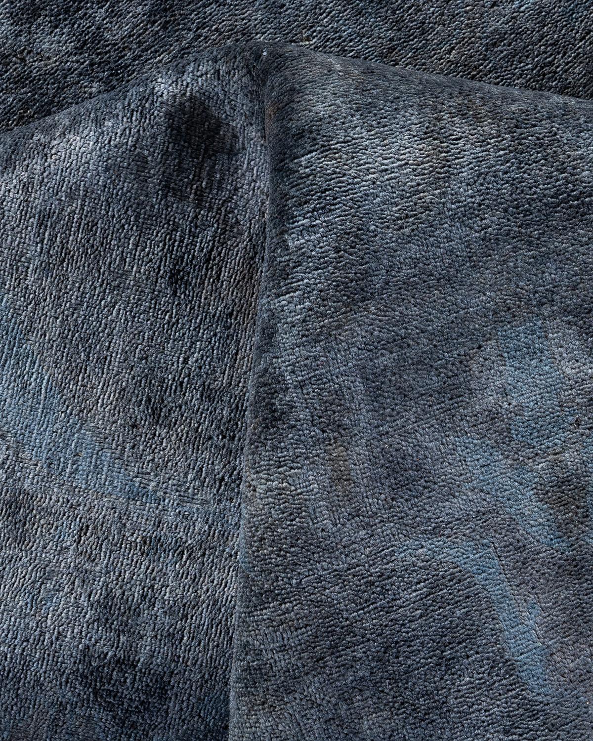 Contemporary Overdyed Hand Knotted Wool Gray Area Rug (Tapis de sol surdimensionné en laine grise nouée à la main) en vente 1