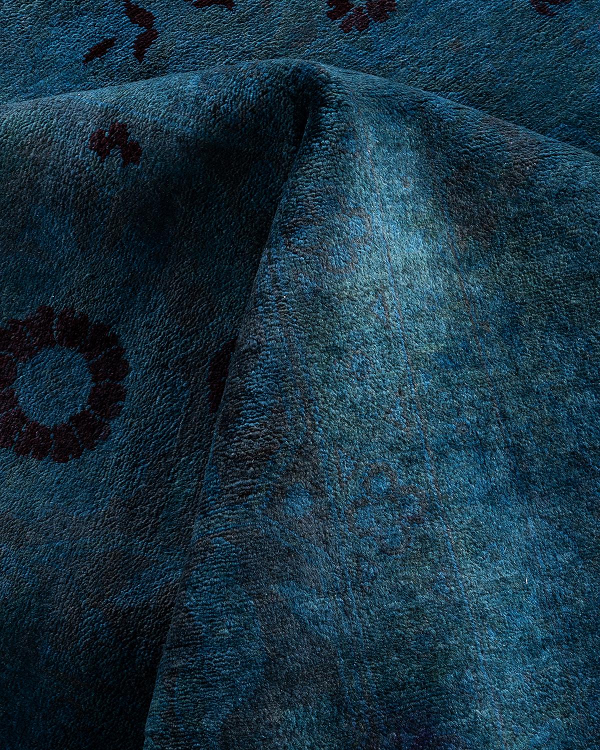 Contemporary Overdyed Hand Knotted Wool Gray Area Rug (Tapis de sol surdimensionné en laine grise nouée à la main) en vente 1