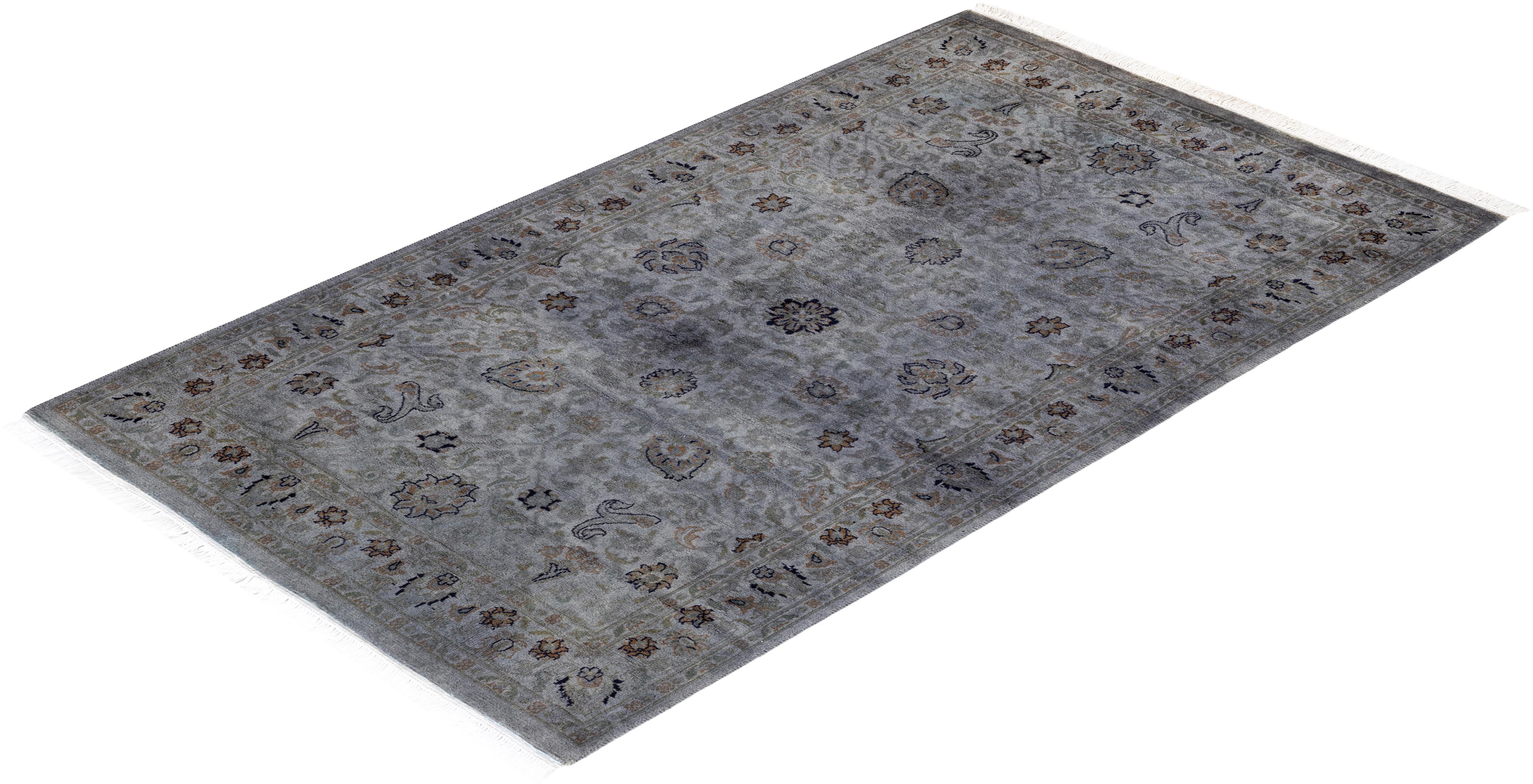 Contemporary Overdyed Hand Knotted Wool Gray Area Rug (Tapis de sol surdimensionné en laine grise nouée à la main) en vente 2