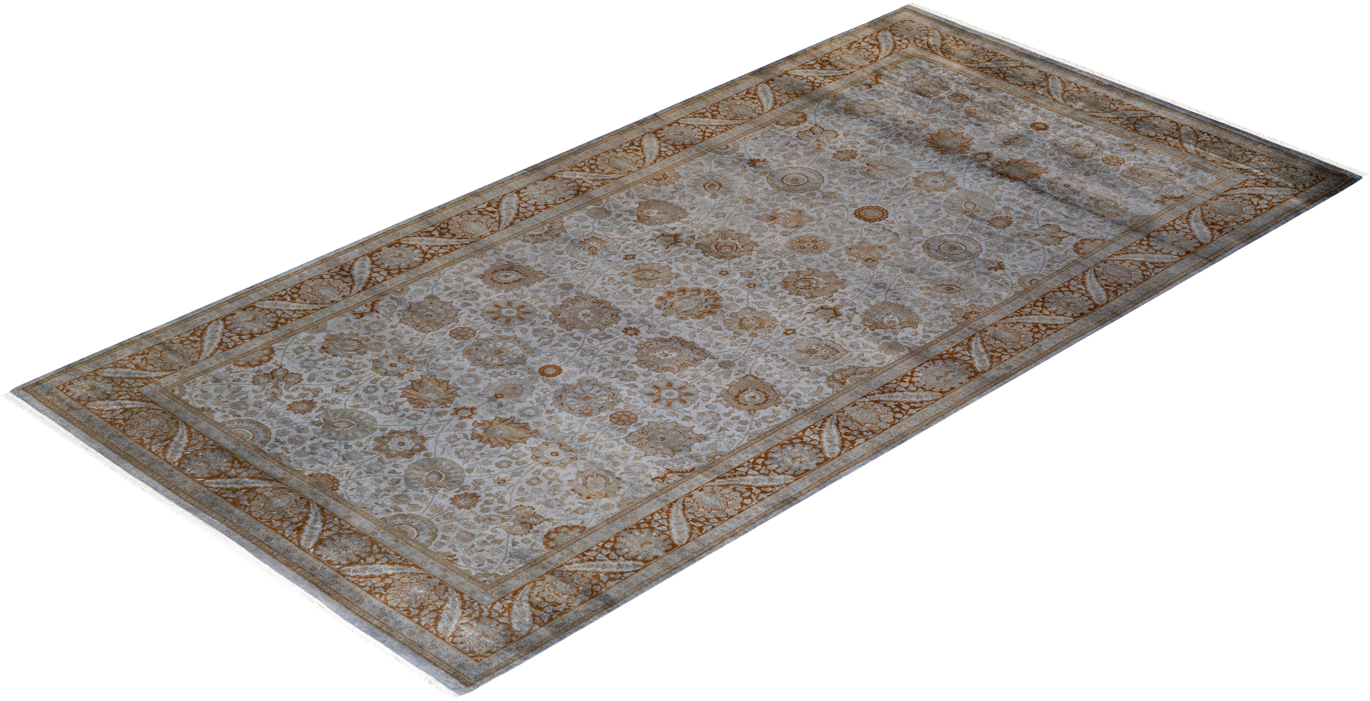 Contemporary Overdyed Hand Knotted Wool Gray Area Rug (Tapis de sol surdimensionné en laine grise nouée à la main) en vente 2