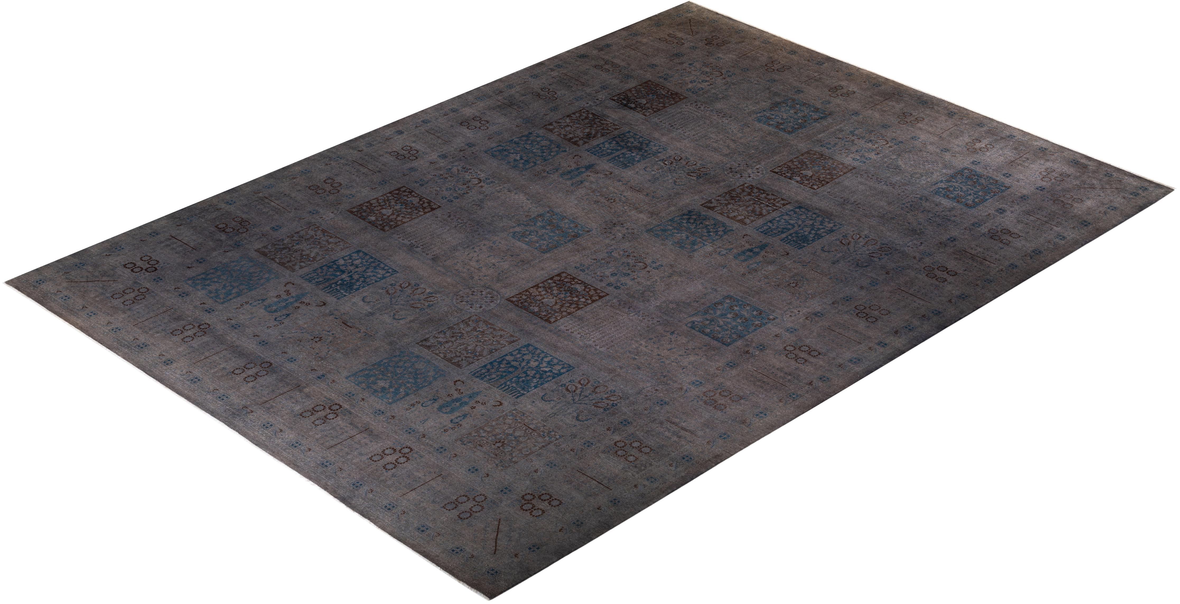 Contemporary Overdyed Hand Knotted Wool Gray Area Rug (Tapis de sol surdimensionné en laine grise nouée à la main) en vente 2