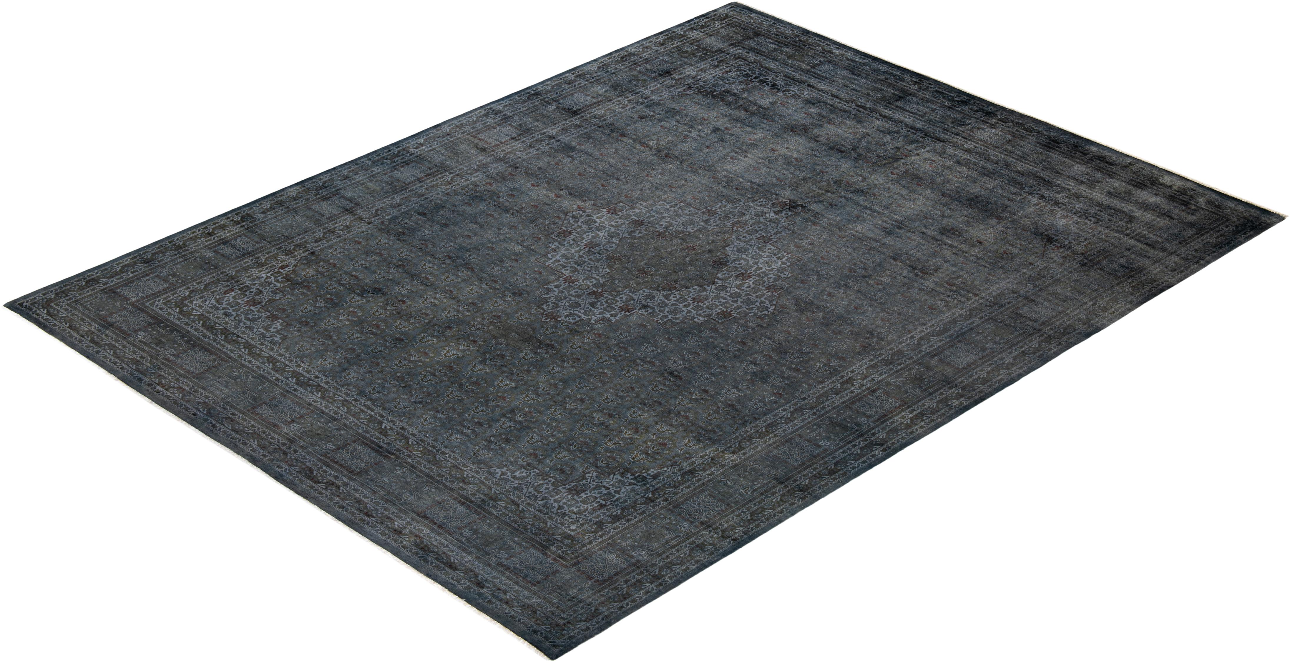 Contemporary Overdyed Hand Knotted Wool Gray Area Rug im Angebot 2