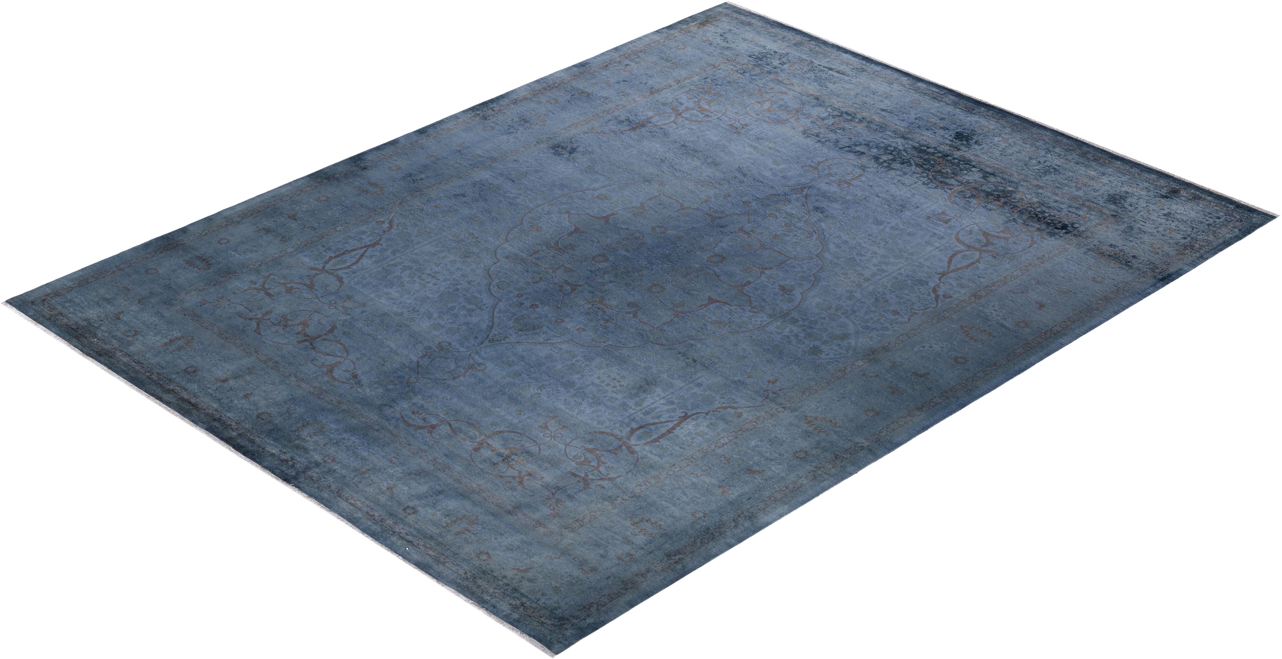 Contemporary Overdyed Hand Knotted Wool Gray Area Rug (Tapis de sol surdimensionné en laine grise nouée à la main) en vente 2