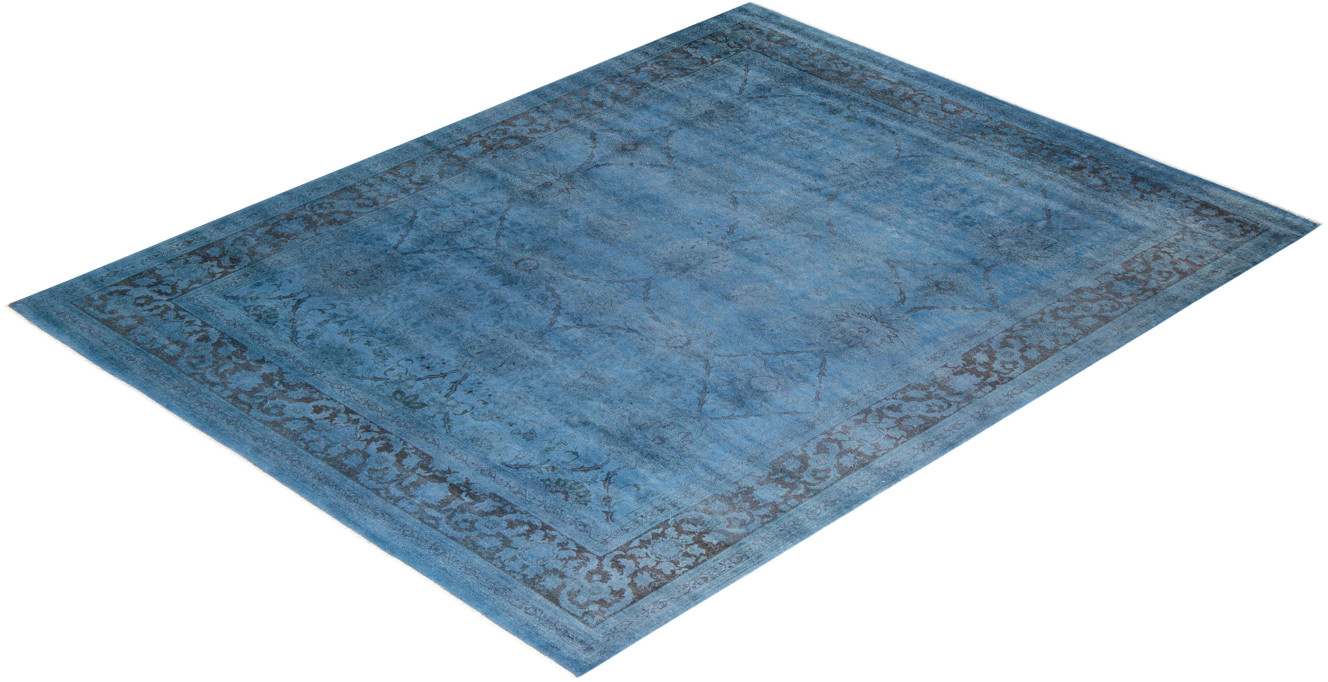 Contemporary Overdyed Hand Knotted Wool Gray Area Rug (Tapis de sol surdimensionné en laine grise nouée à la main) en vente 2