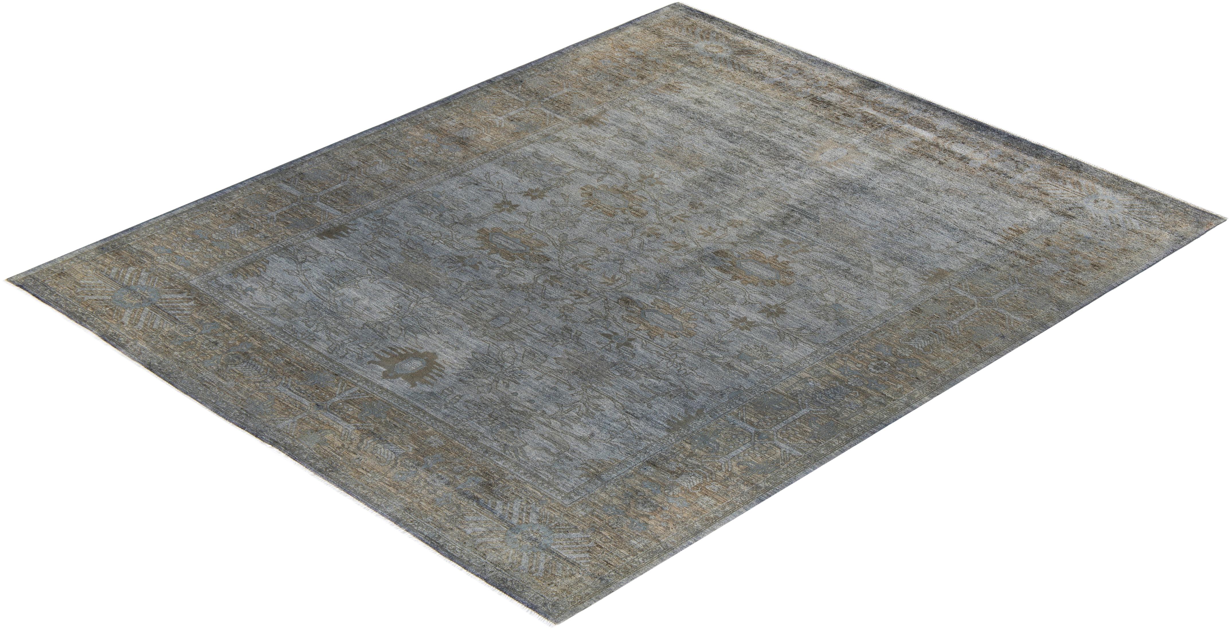 Contemporary Overdyed Hand Knotted Wool Gray Area Rug (Tapis de sol surdimensionné en laine grise nouée à la main) en vente 2