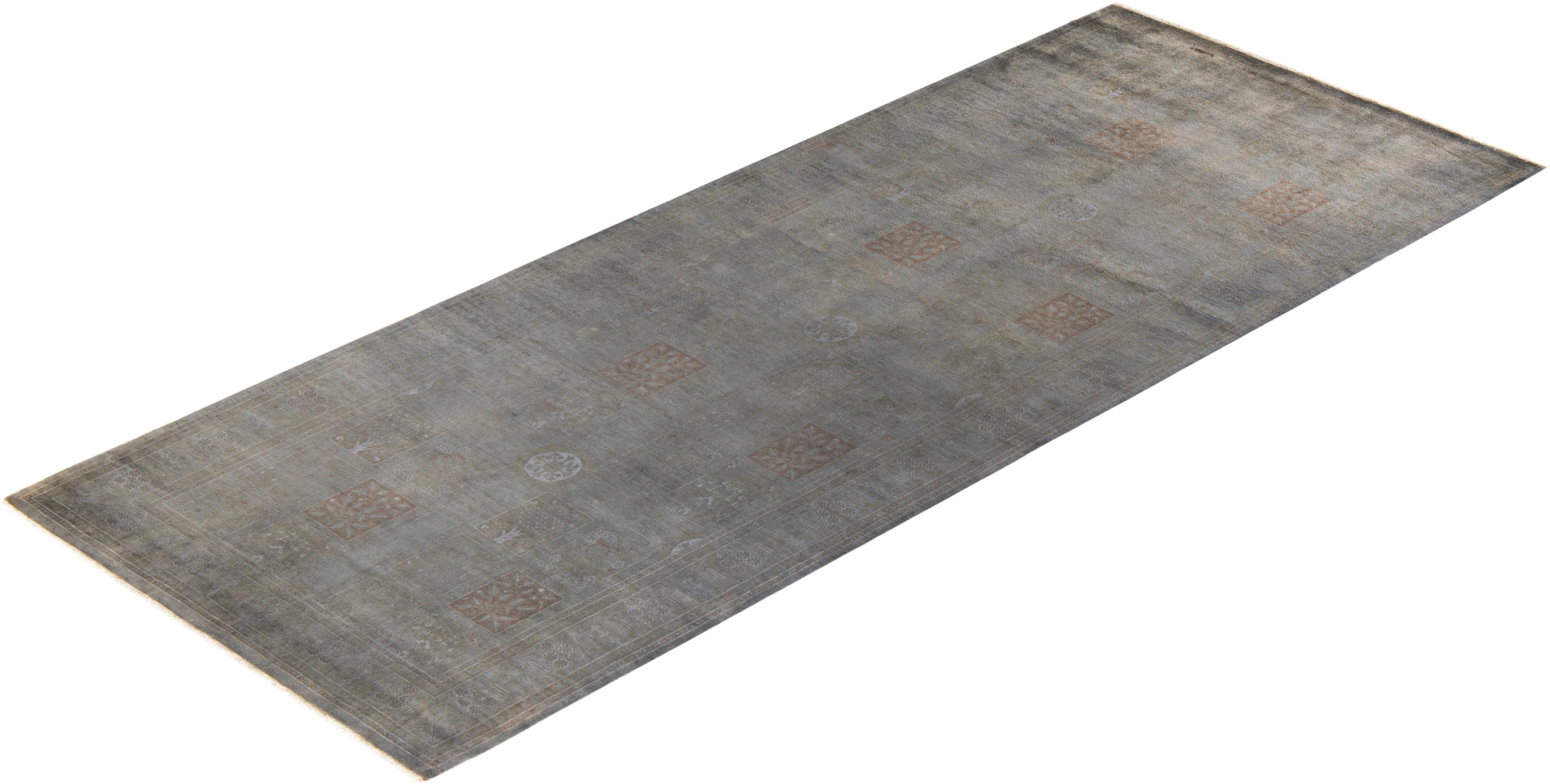 Contemporary Overdyed Hand Knotted Wool Gray Area Rug (Tapis de sol surdimensionné en laine grise nouée à la main) en vente 2