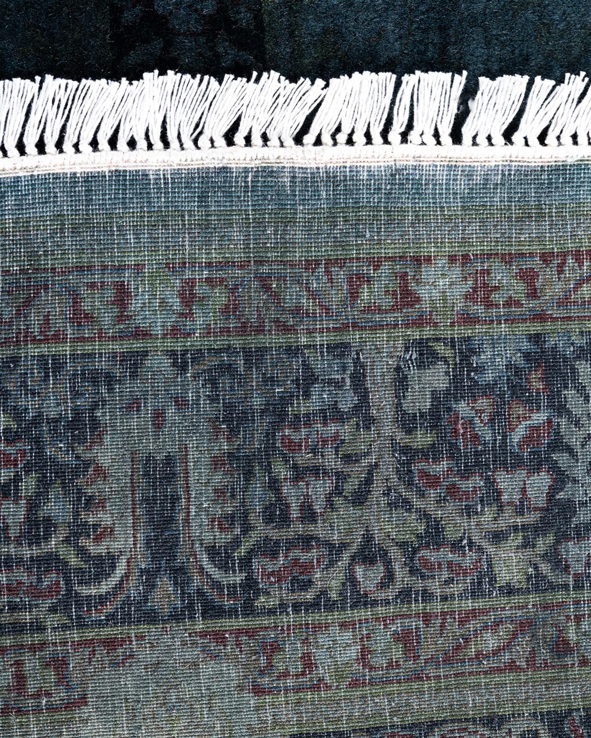 XXIe siècle et contemporain Contemporary Overdyed Hand Knotted Wool Gray Octagon Area Rug 5' 1