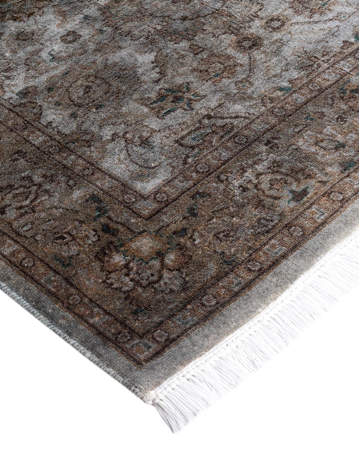Vibrance-Teppiche sind der Inbegriff von Klassik mit Pfiff: traditionelle Muster in leuchtenden Farben gefärbt. Jeder handgeknüpfte Teppich wird mit einem 100 % natürlichen botanischen Farbstoff gewaschen, der verborgene Nuancen in den Mustern