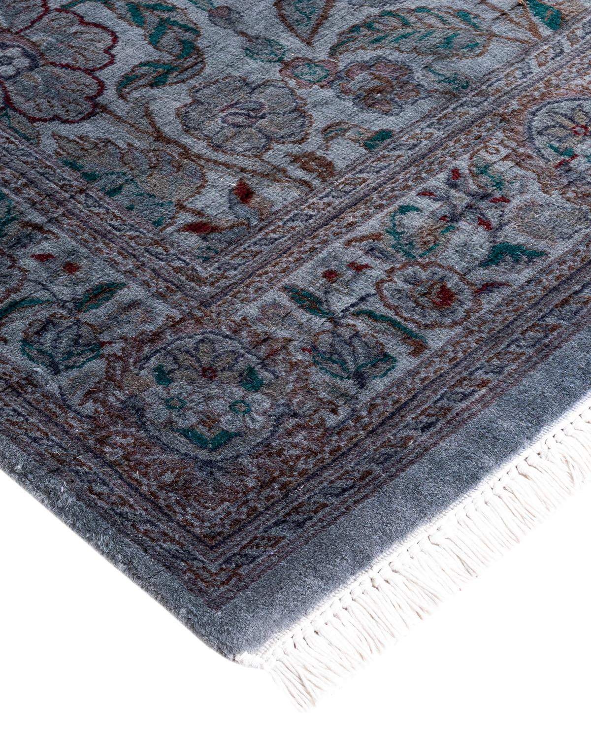 I tappeti Vibrance rappresentano il classico con un tocco di classe: motivi tradizionali sovratinti con colori brillanti. Ogni tappeto annodato a mano viene lavato con una tintura botanica 100% naturale che rivela le sfumature nascoste degli am