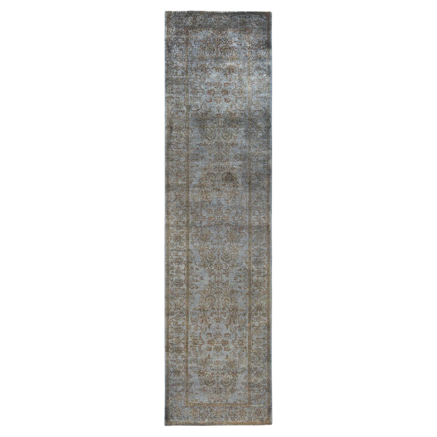 Tapis de course contemporain en laine surteinte nouée à la main, gris 2' 8" x 10' 4".