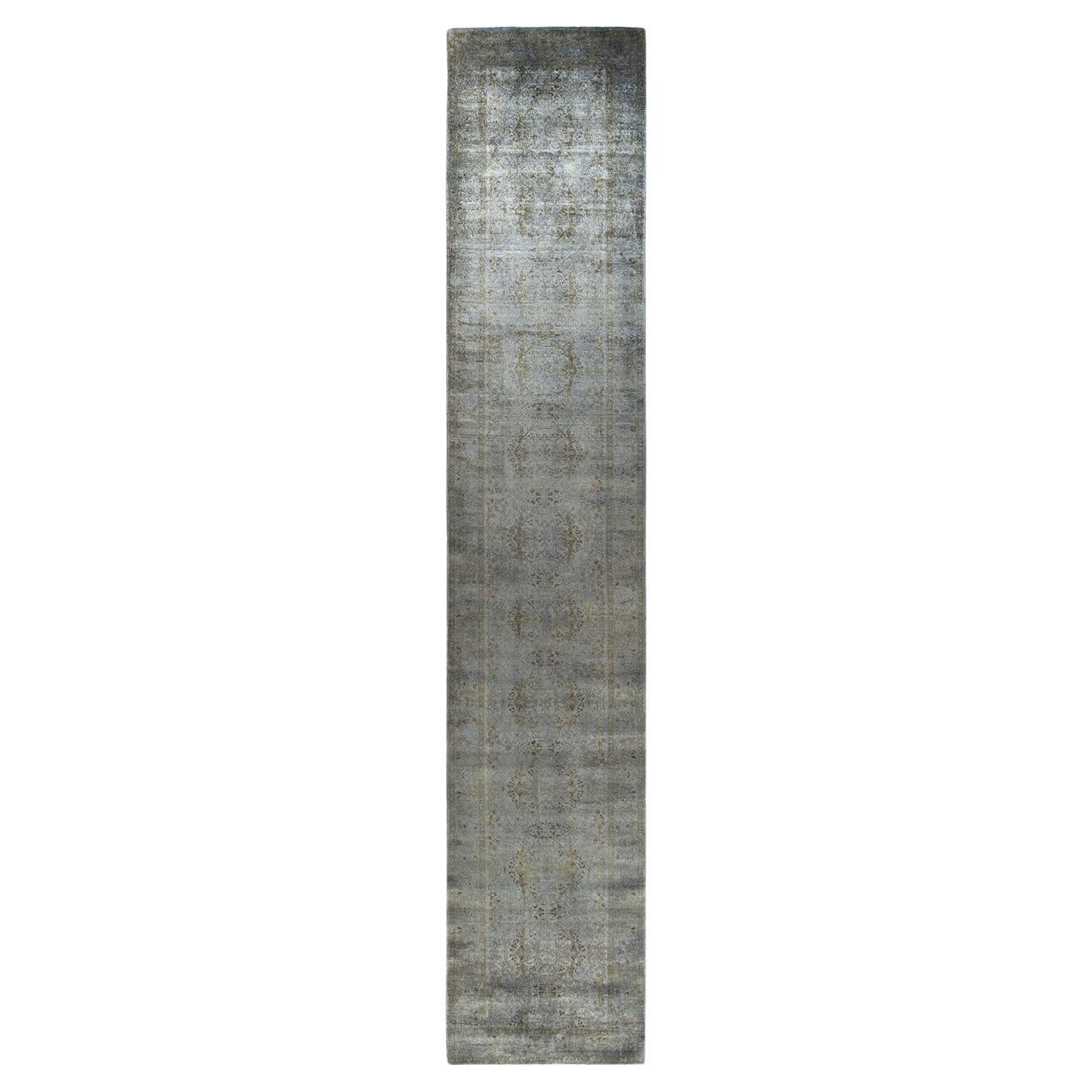 Contemporary Runner grigio in lana sovratinto e annodato a mano 3' 1" x 16' 4"