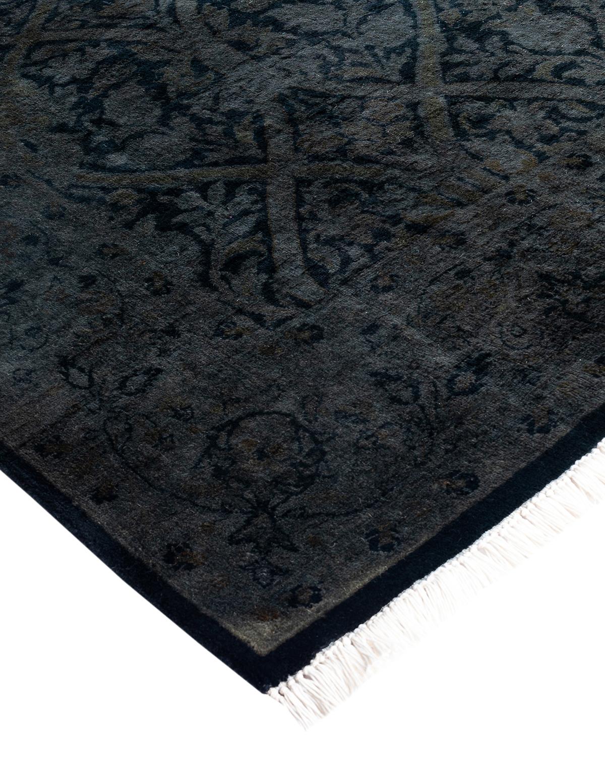 Vibrance-Teppiche sind der Inbegriff von Klassik mit Pfiff: traditionelle Muster in leuchtenden Farben gefärbt. Jeder handgeknüpfte Teppich wird mit einem 100 % natürlichen botanischen Farbstoff gewaschen, der verborgene Nuancen in den Mustern