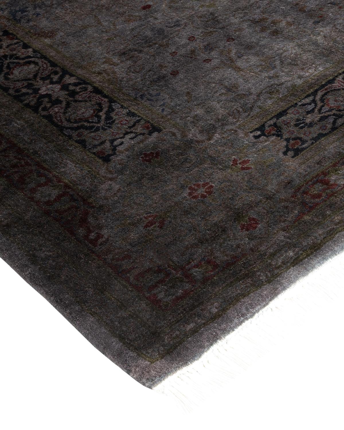 Las alfombras Vibrance son la personificación de lo clásico con un toque especial: motivos tradicionales teñidos de colores brillantes. Cada alfombra anudada a mano se lava con un tinte botánico 100% natural que revela matices ocultos en los