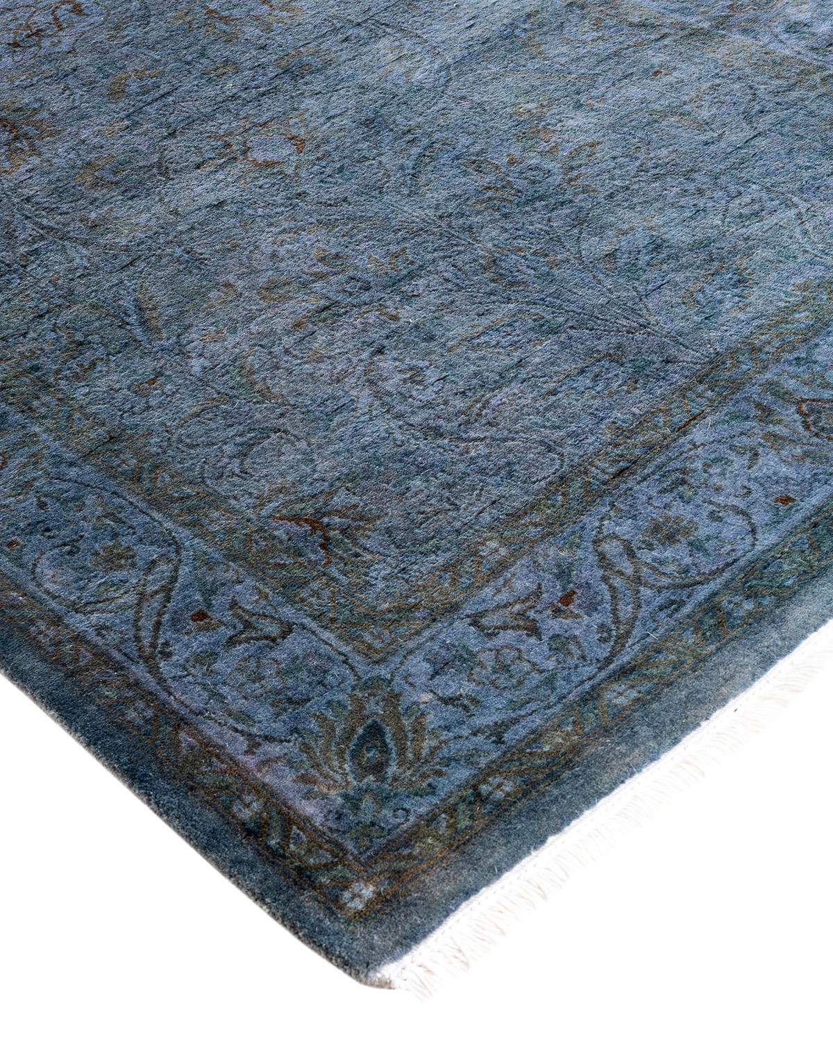 Las alfombras Vibrance son la personificación de lo clásico con un toque especial: motivos tradicionales teñidos de colores brillantes. Cada alfombra anudada a mano se lava con un tinte botánico 100% natural que revela matices ocultos en los