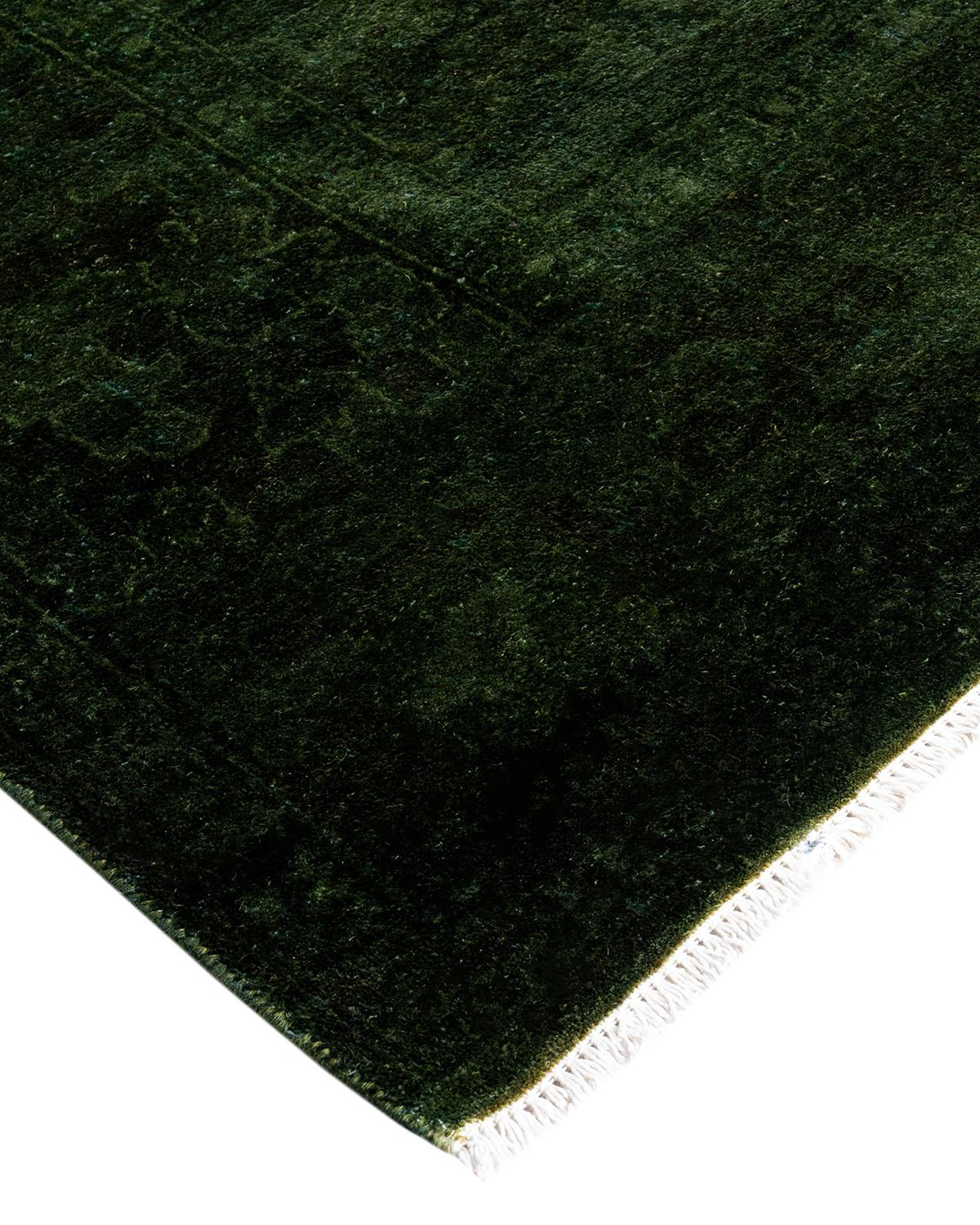 I tappeti Vibrance rappresentano il classico con un tocco di classe: motivi tradizionali sovratinti con colori brillanti. Ogni tappeto annodato a mano viene lavato con una tintura botanica 100% naturale che rivela le sfumature nascoste degli am