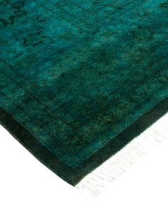 Contemporary Overdyed Hand Knotted Wool Green Area Rug (tapis en laine surteinte nouée à la main)