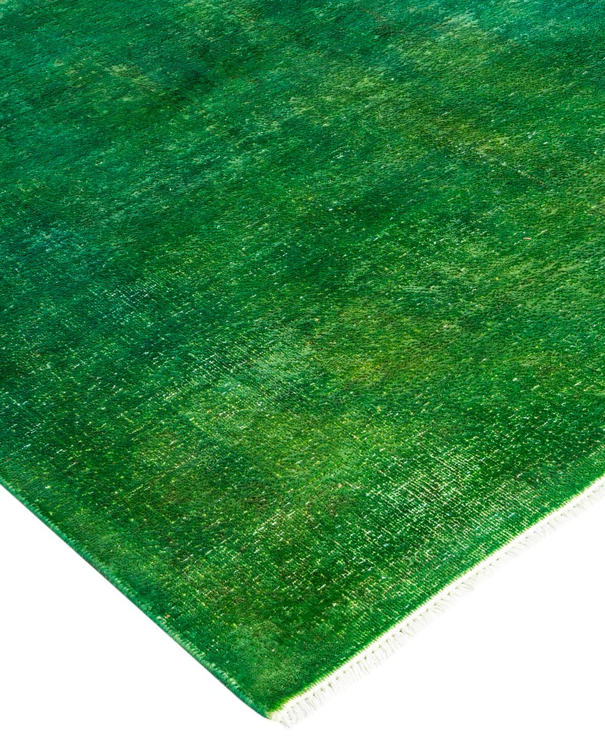 Les tapis Vibrance incarnent le classique avec une touche d'originalité : des motifs traditionnels surteints dans des couleurs éclatantes. Chaque tapis noué à la main est lavé dans une teinture botanique 100 % naturelle qui révèle les nuances