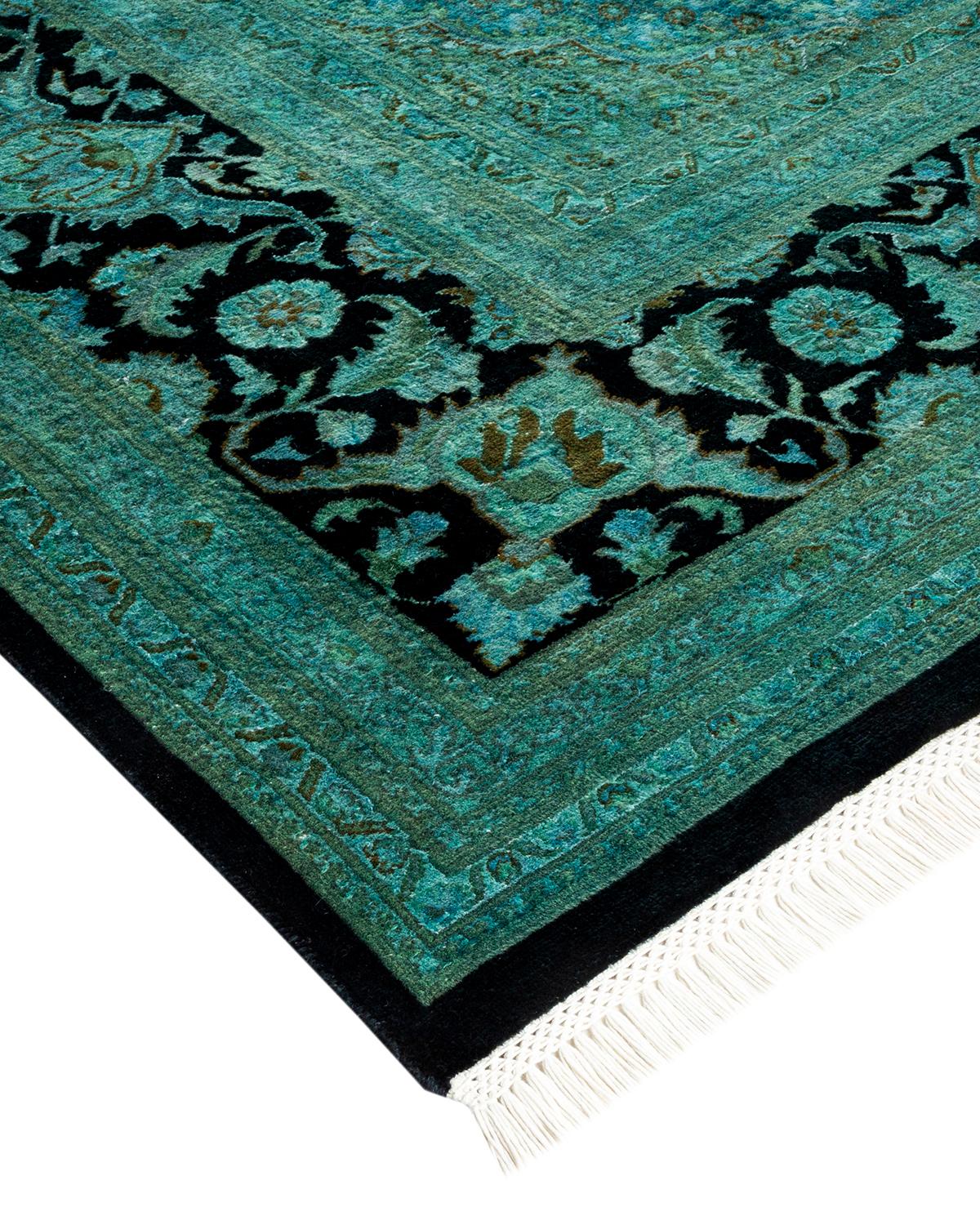 Les tapis Vibrance incarnent le classique avec une touche d'originalité : des motifs traditionnels surteints dans des couleurs éclatantes. Chaque tapis noué à la main est lavé dans une teinture botanique 100 % naturelle qui révèle les nuances