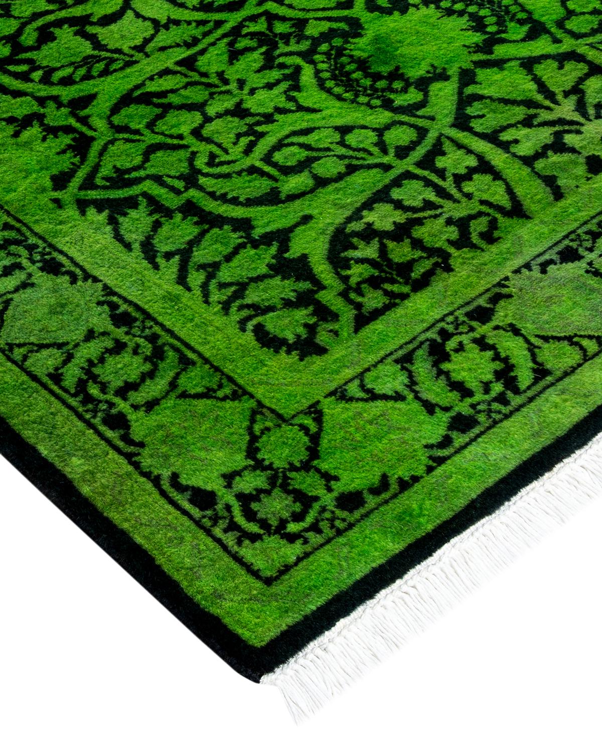 Les tapis Vibrance incarnent le classique avec une touche d'originalité : des motifs traditionnels surteints dans des couleurs éclatantes. Chaque tapis noué à la main est lavé dans une teinture botanique 100 % naturelle qui révèle les nuances