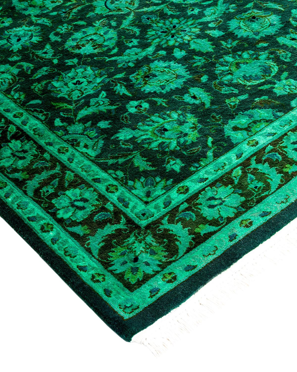 Les tapis Vibrance incarnent le classique avec une touche d'originalité : des motifs traditionnels surteints dans des couleurs éclatantes. Chaque tapis noué à la main est lavé dans une teinture botanique 100 % naturelle qui révèle les nuances