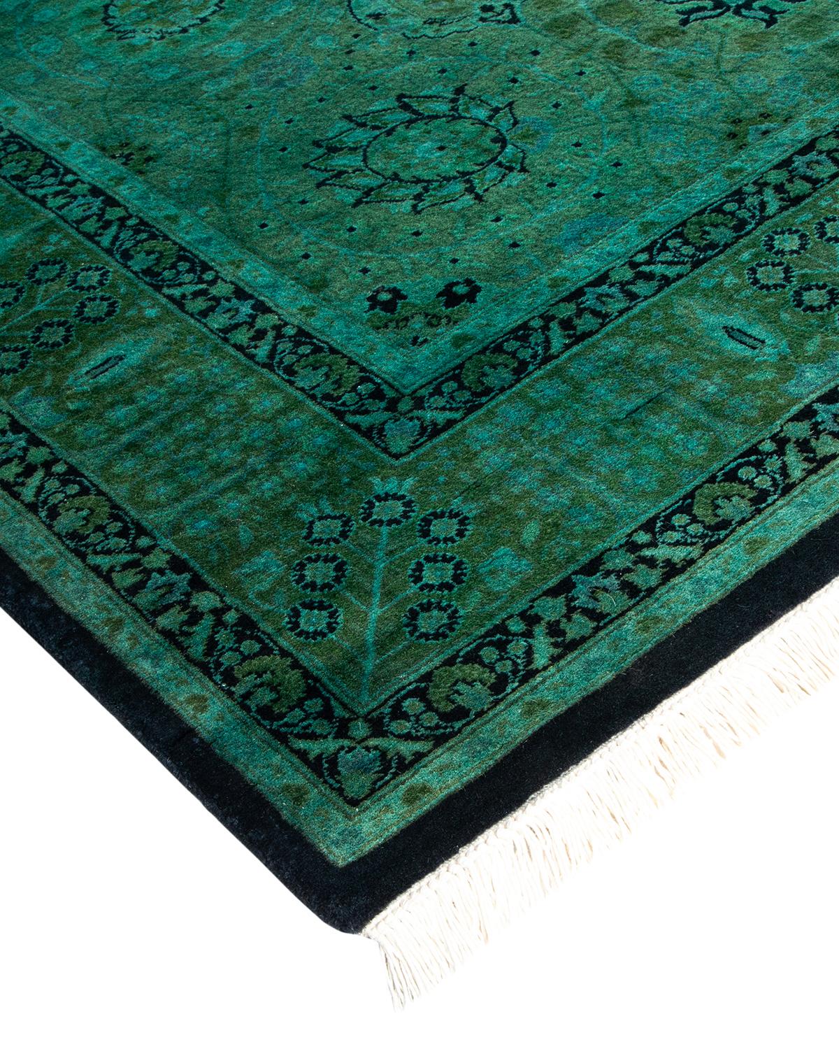 Vibrance-Teppiche sind der Inbegriff von Klassik mit Pfiff: traditionelle Muster in leuchtenden Farben gefärbt. Jeder handgeknüpfte Teppich wird mit einem 100% natürlichen botanischen Farbstoff gewaschen, der verborgene Nuancen in den Mustern