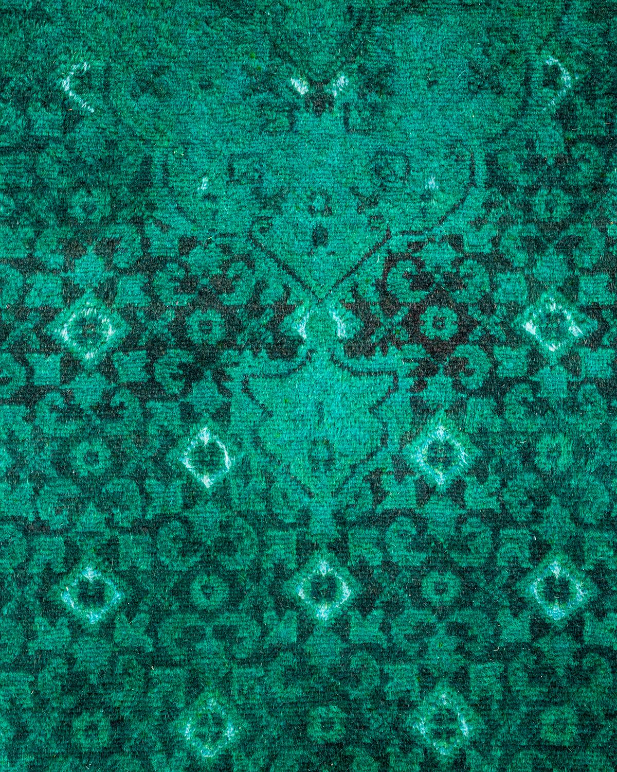 Pakistano Contemporary Overdyed Hand Knots Rugs (Tappeto di lana verde) in vendita