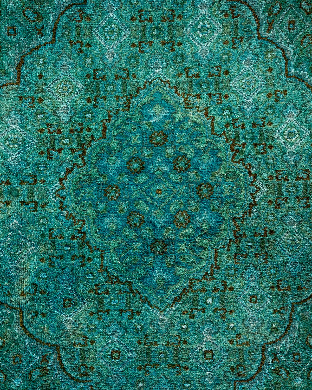 Pakistanais Contemporary Overdyed Hand Knotted Wool Green Area Rug (tapis en laine surteinte nouée à la main) en vente