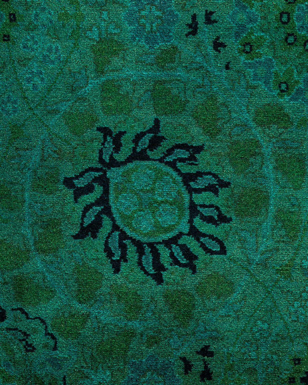 Contemporary Overdyed Handknotted Wool Green Area Rug (Pakistanisch) im Angebot