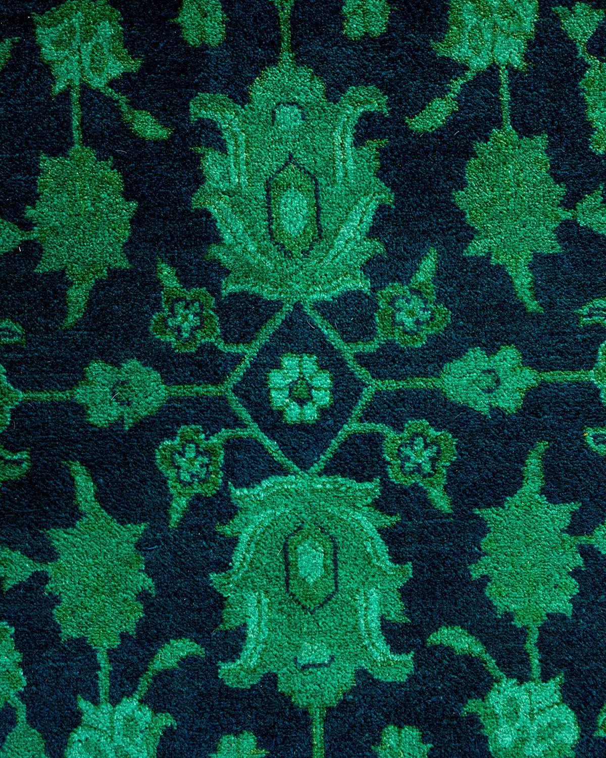 Pakistano Contemporary Overdyed Hand Knots Rugs (Tappeto di lana verde) in vendita