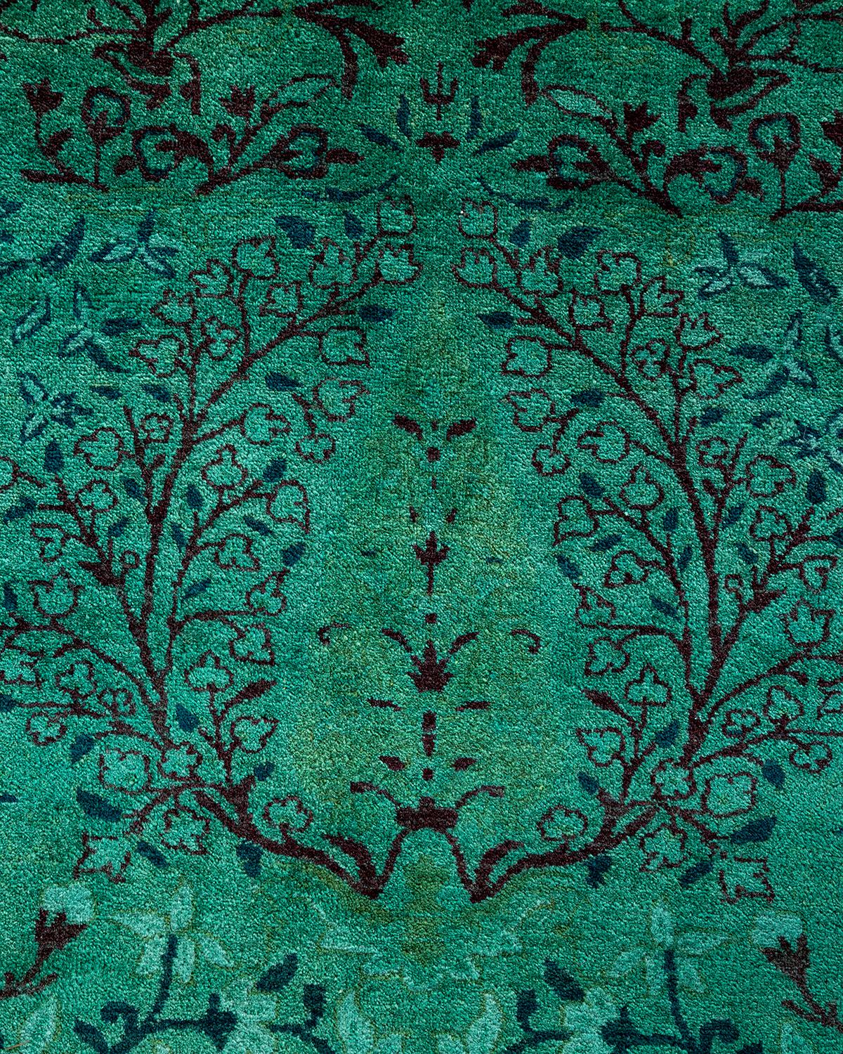 Pakistanais Contemporary Overdyed Hand Knotted Wool Green Area Rug (tapis en laine surteinte nouée à la main) en vente
