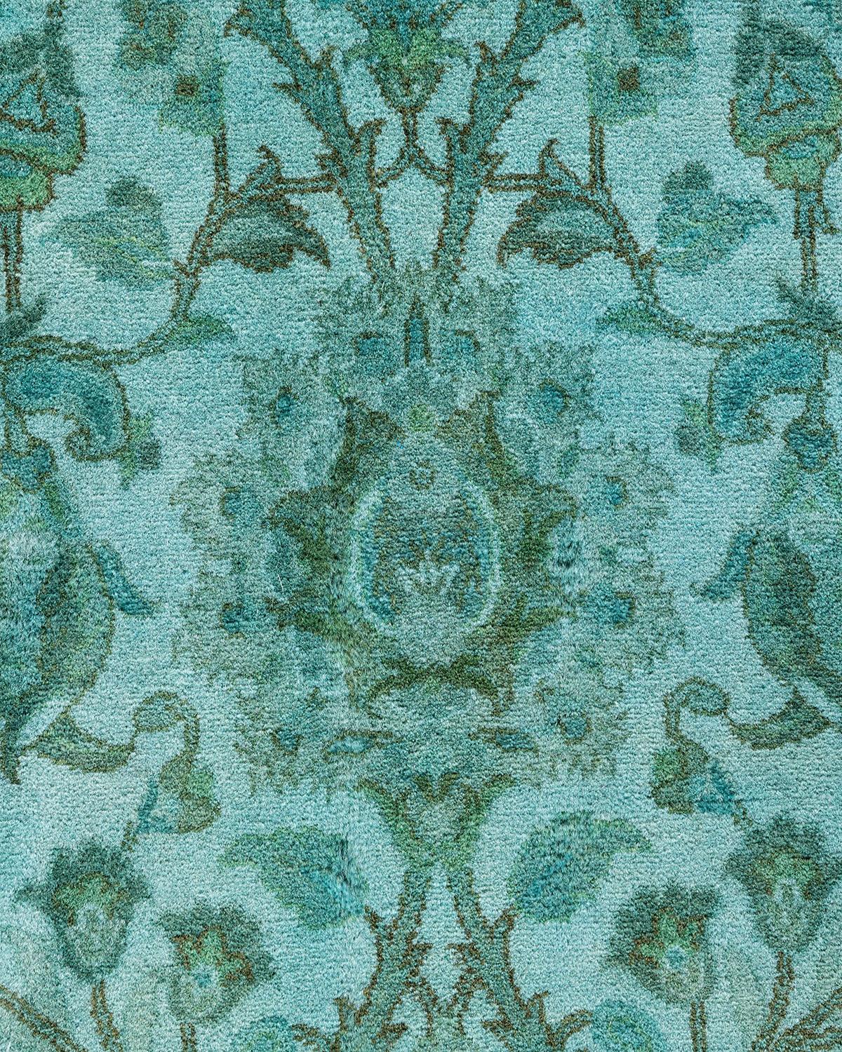 Pakistanais Contemporary Overdyed Hand Knotted Wool Green Area Rug (tapis en laine surteinte nouée à la main) en vente