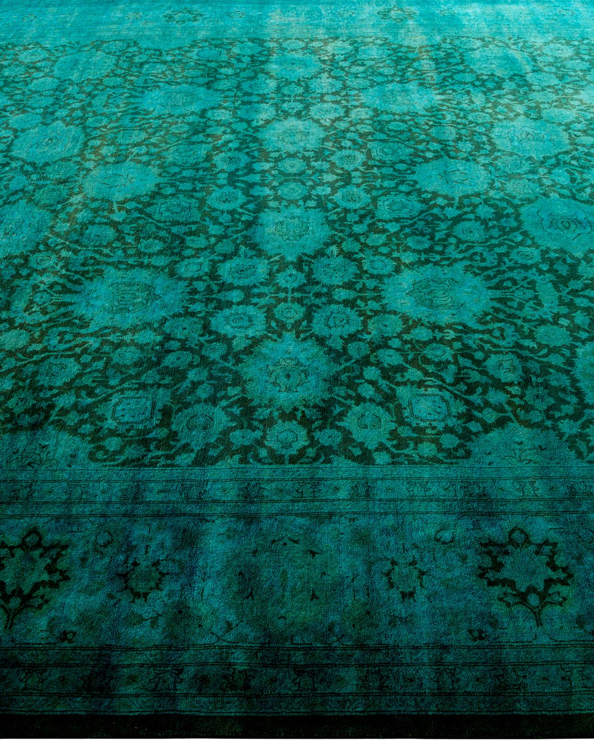 Contemporary Overdyed Hand Knotted Wool Green Area Rug (tapis en laine surteinte nouée à la main) Neuf - En vente à Norwalk, CT