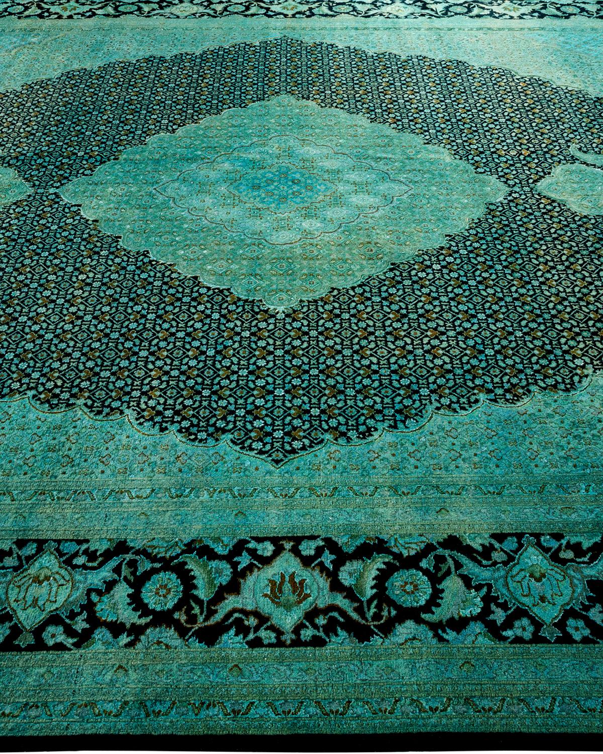 Contemporary Overdyed Hand Knotted Wool Green Area Rug (tapis en laine surteinte nouée à la main) Neuf - En vente à Norwalk, CT