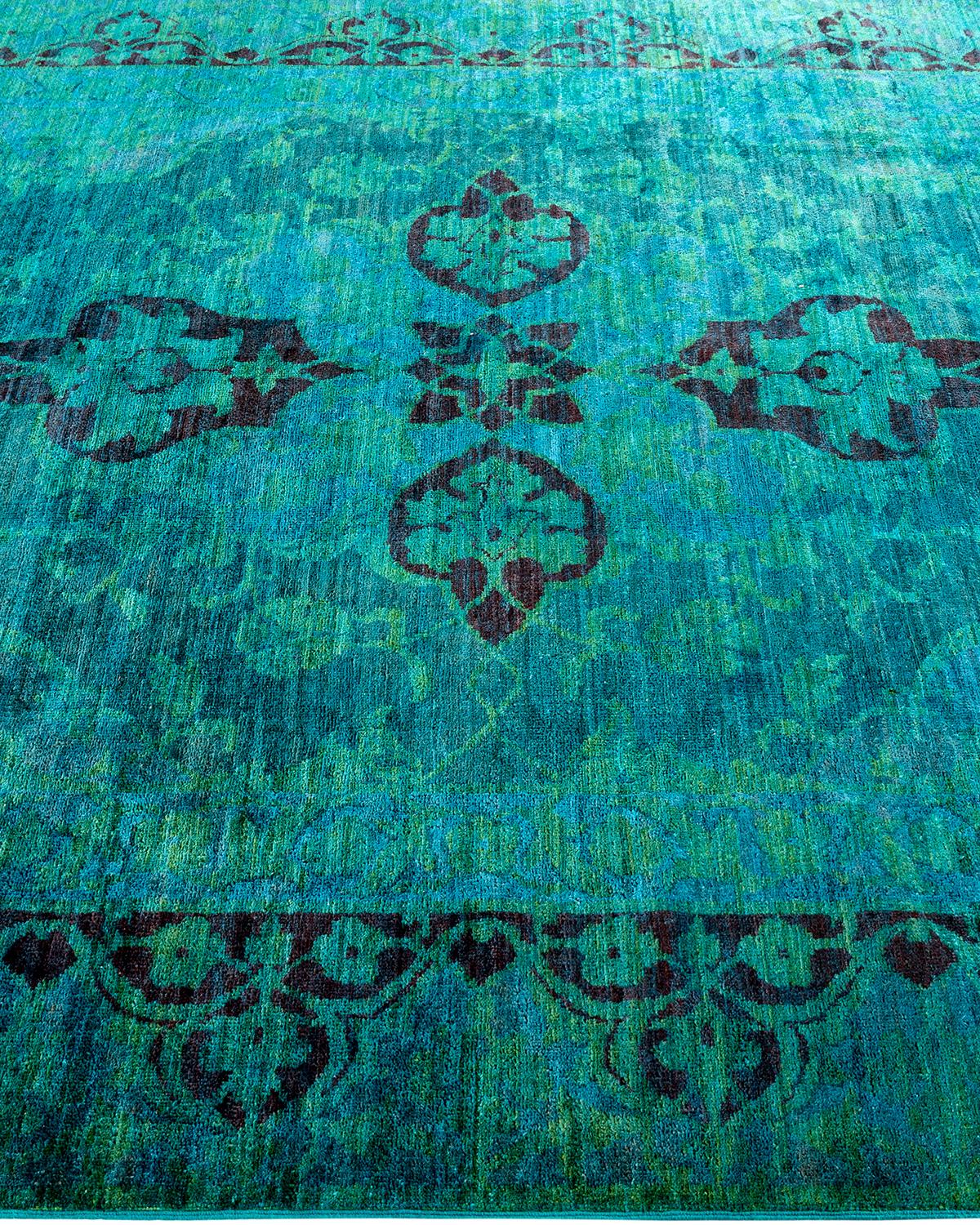 Contemporary Overdyed Hand Knotted Wool Green Area Rug (tapis en laine surteinte nouée à la main) Neuf - En vente à Norwalk, CT
