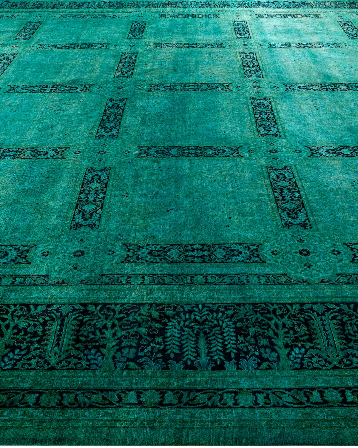 Contemporary Overdyed Hand Knotted Wool Green Area Rug (tapis en laine surteinte nouée à la main) Neuf - En vente à Norwalk, CT