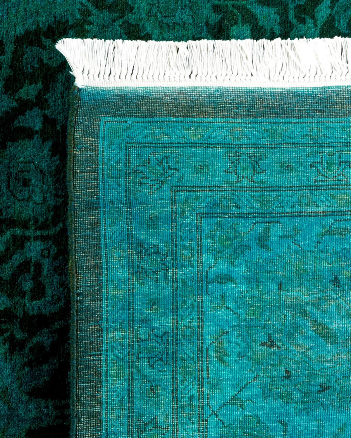 XXIe siècle et contemporain Contemporary Overdyed Hand Knotted Wool Green Area Rug (tapis en laine surteinte nouée à la main) en vente