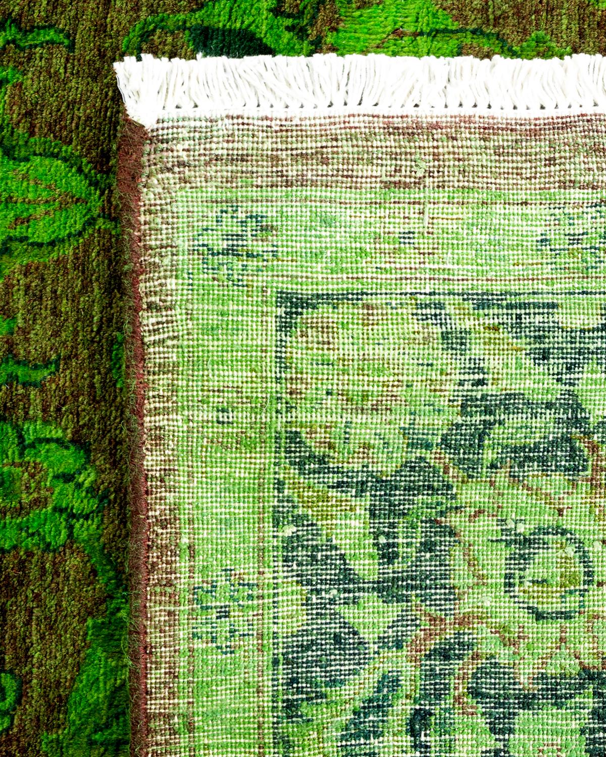 Contemporary Overdyed Handknotted Wool Green Area Rug (21. Jahrhundert und zeitgenössisch) im Angebot