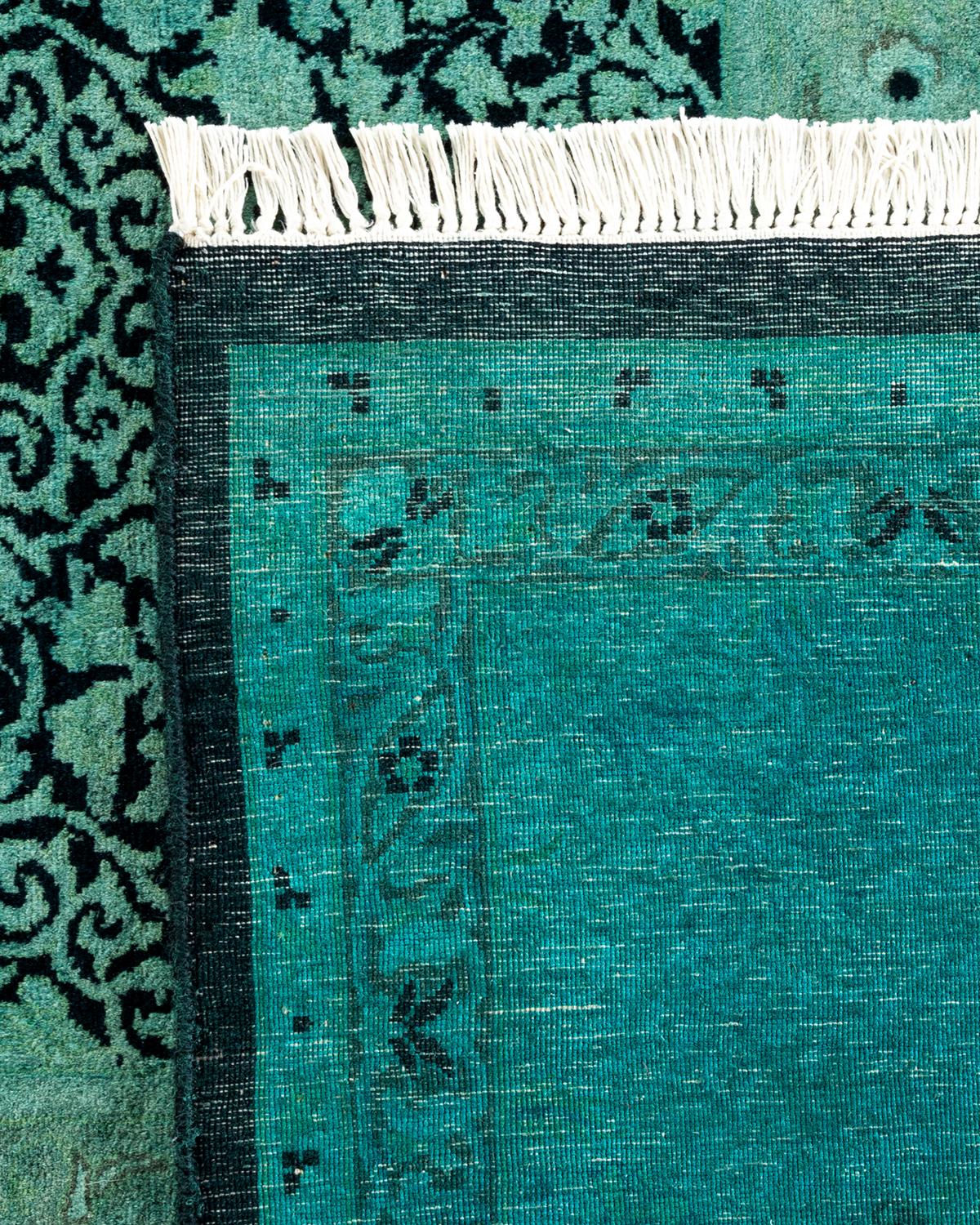 XXIe siècle et contemporain Contemporary Overdyed Hand Knotted Wool Green Area Rug (tapis en laine surteinte nouée à la main) en vente