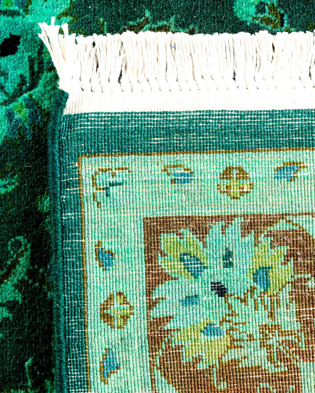 XXIe siècle et contemporain Contemporary Overdyed Hand Knotted Wool Green Area Rug (tapis en laine surteinte nouée à la main) en vente