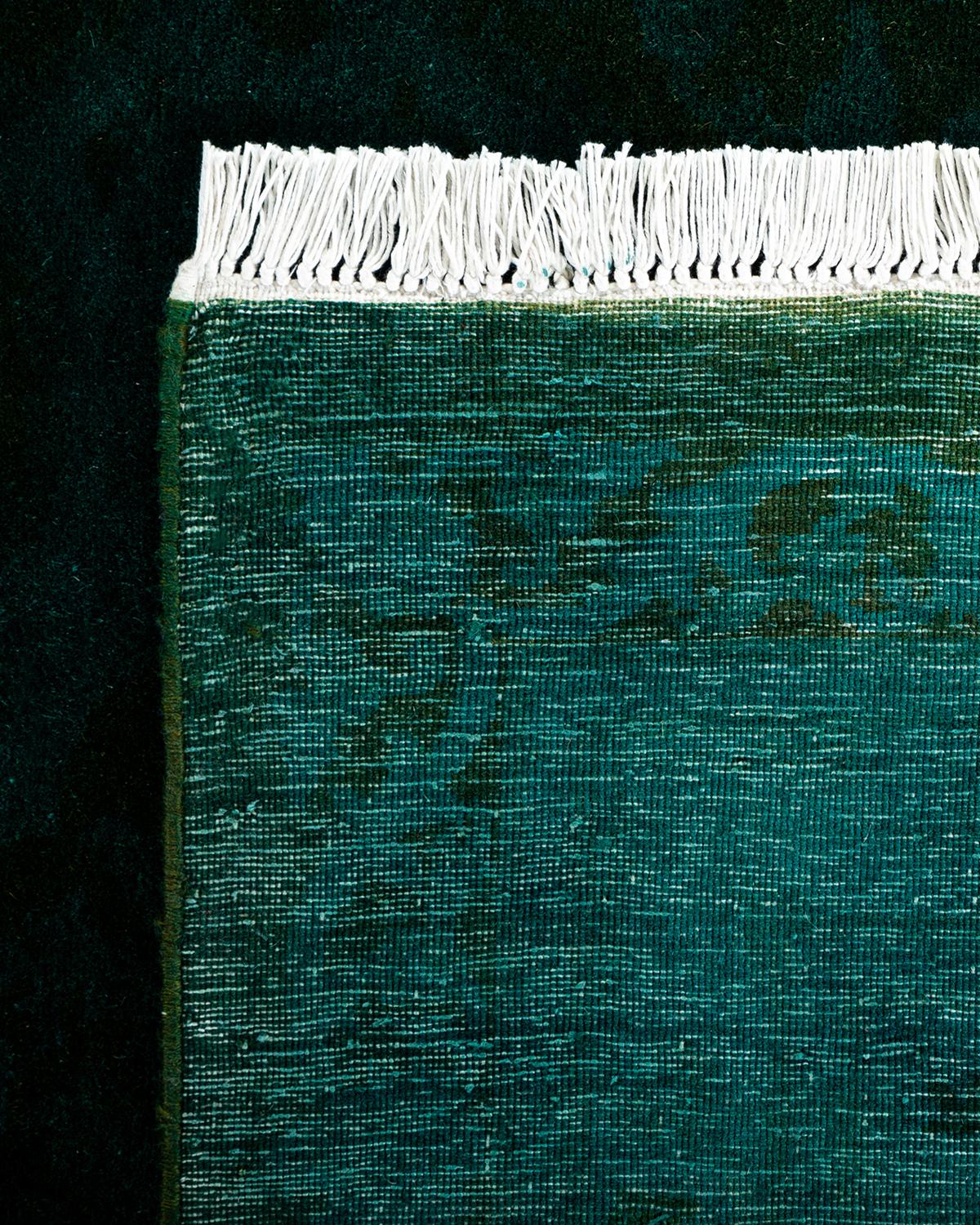 XXIe siècle et contemporain Contemporary Overdyed Hand Knotted Wool Green Area Rug (tapis en laine surteinte nouée à la main) en vente