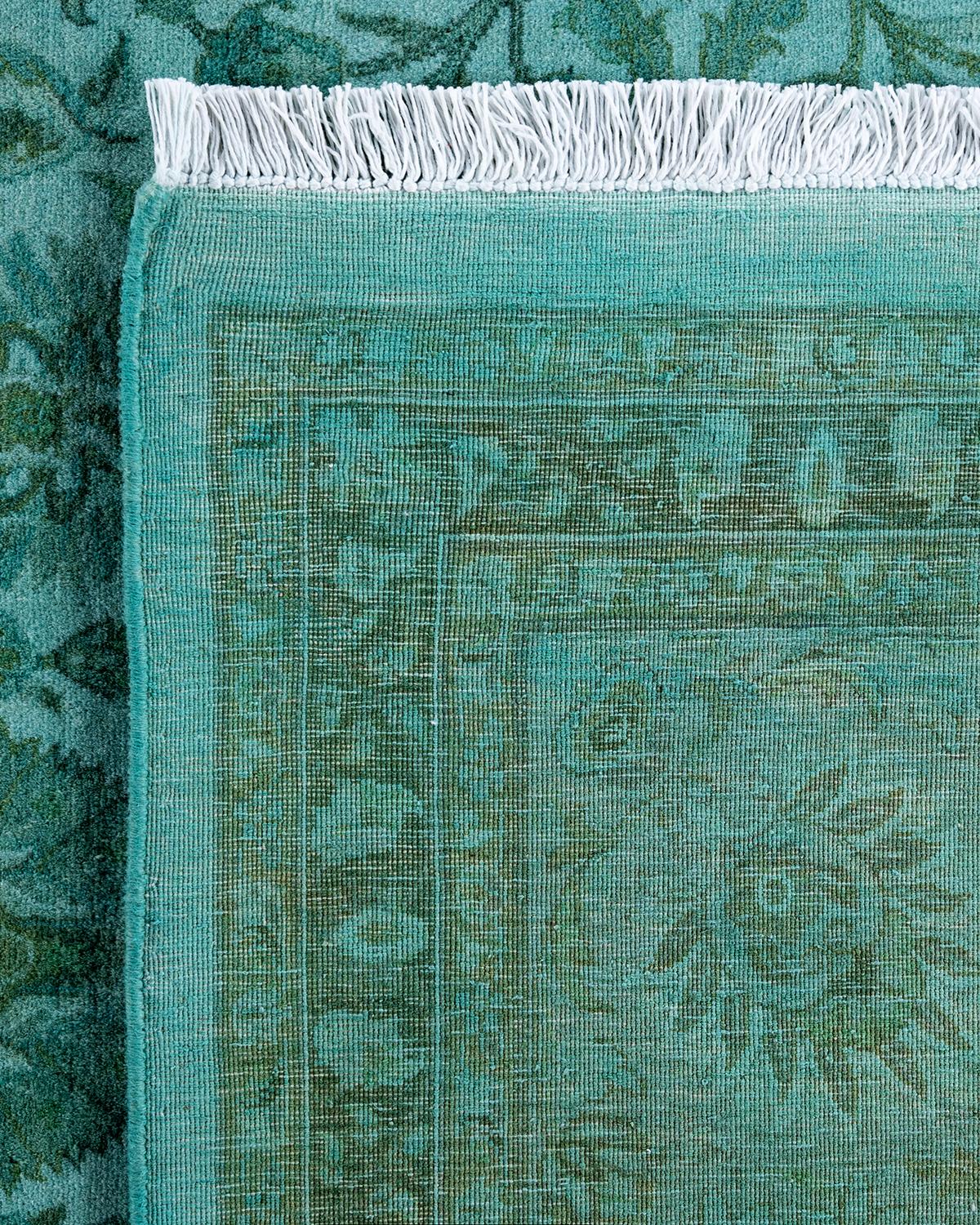 XXIe siècle et contemporain Contemporary Overdyed Hand Knotted Wool Green Area Rug (tapis en laine surteinte nouée à la main) en vente