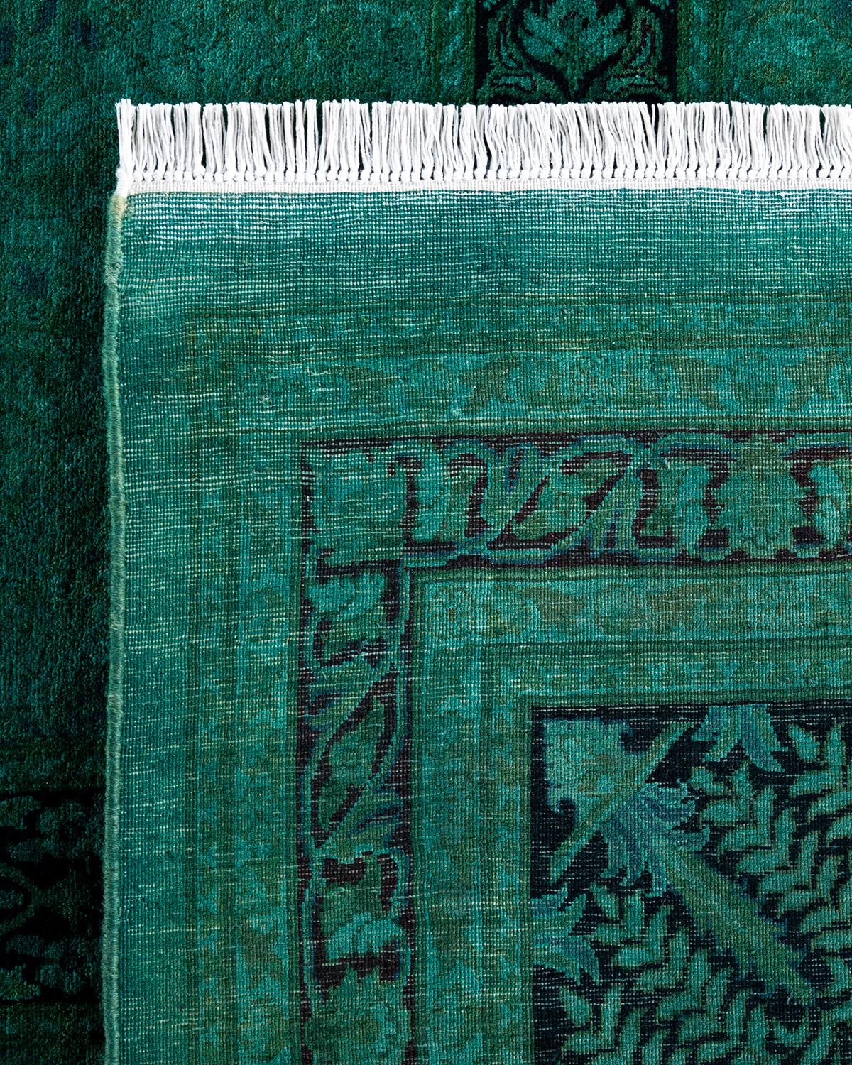 XXIe siècle et contemporain Contemporary Overdyed Hand Knotted Wool Green Area Rug (tapis en laine surteinte nouée à la main) en vente