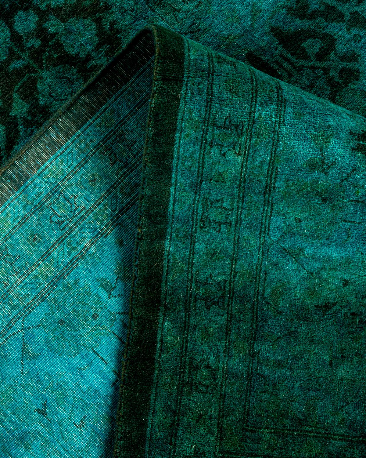 Laine Contemporary Overdyed Hand Knotted Wool Green Area Rug (tapis en laine surteinte nouée à la main) en vente