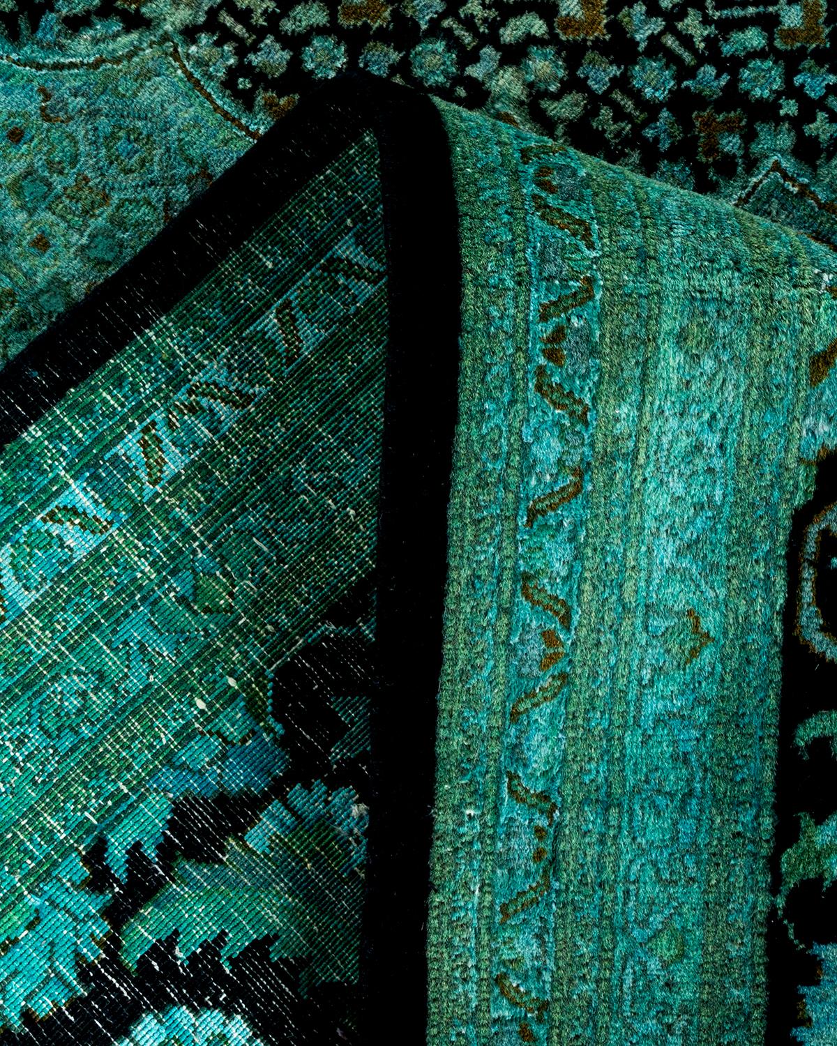 Laine Contemporary Overdyed Hand Knotted Wool Green Area Rug (tapis en laine surteinte nouée à la main) en vente