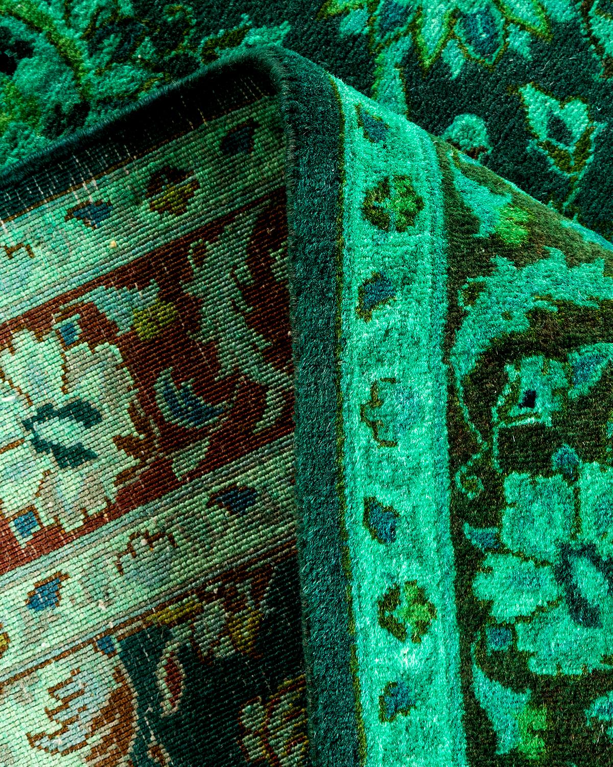 Laine Contemporary Overdyed Hand Knotted Wool Green Area Rug (tapis en laine surteinte nouée à la main) en vente