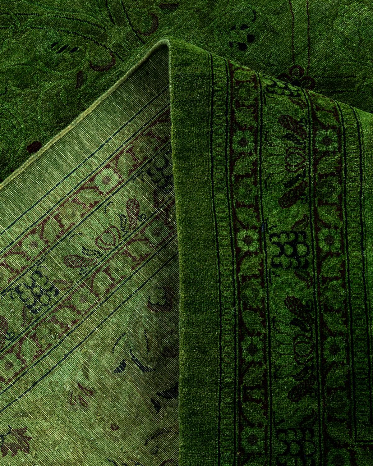 Laine Contemporary Overdyed Hand Knotted Wool Green Area Rug (tapis en laine surteinte nouée à la main) en vente