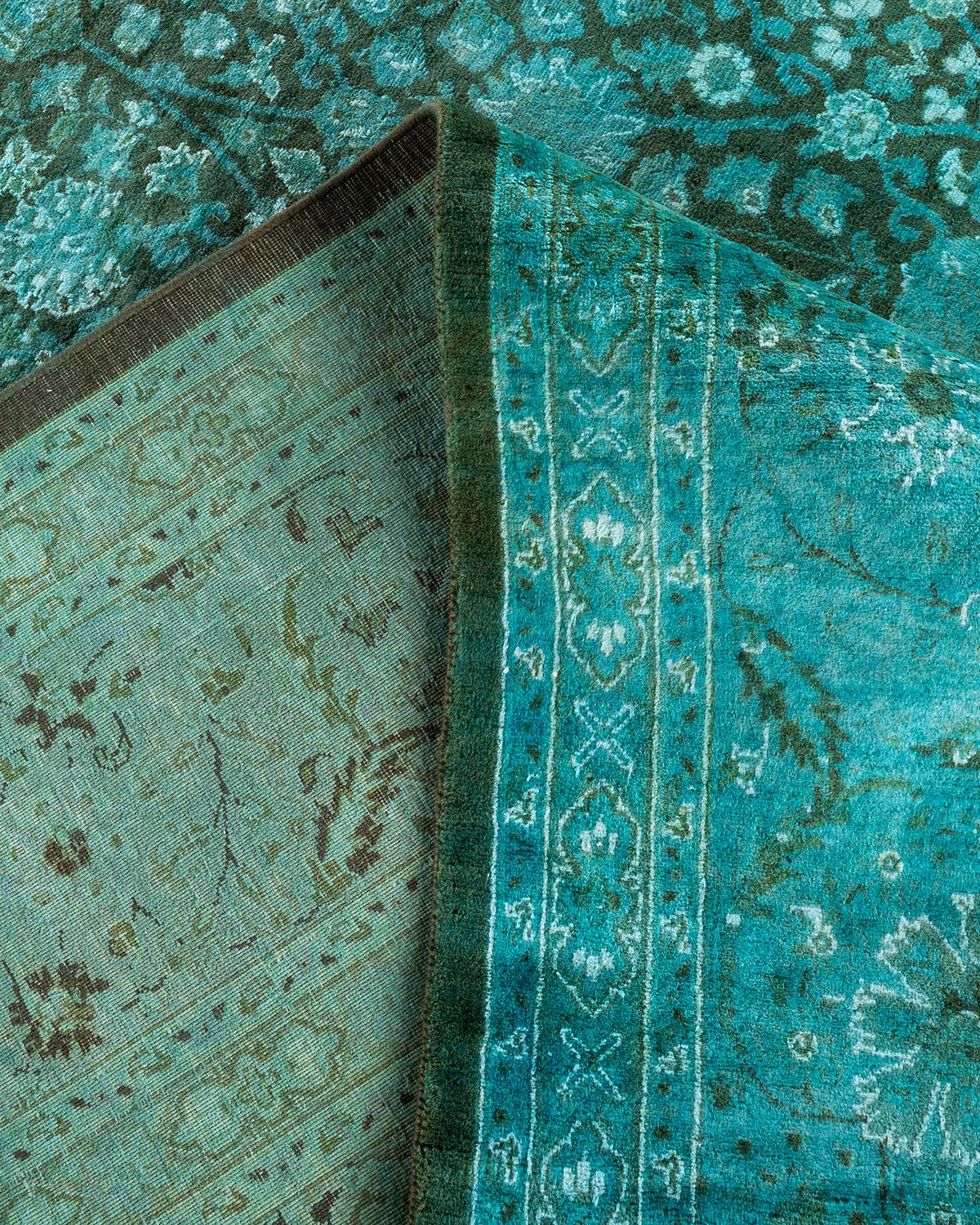 Laine Contemporary Overdyed Hand Knotted Wool Green Area Rug (tapis en laine surteinte nouée à la main) en vente