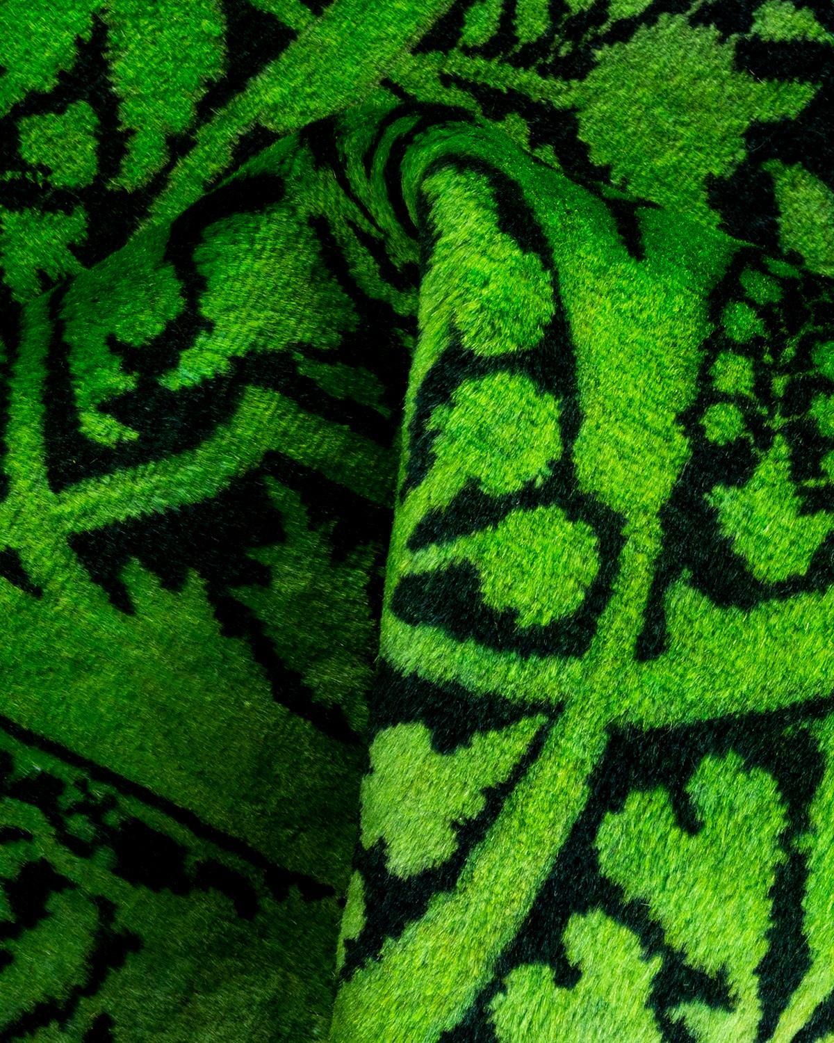 Contemporary Overdyed Hand Knotted Wool Green Area Rug (tapis en laine surteinte nouée à la main) en vente 1