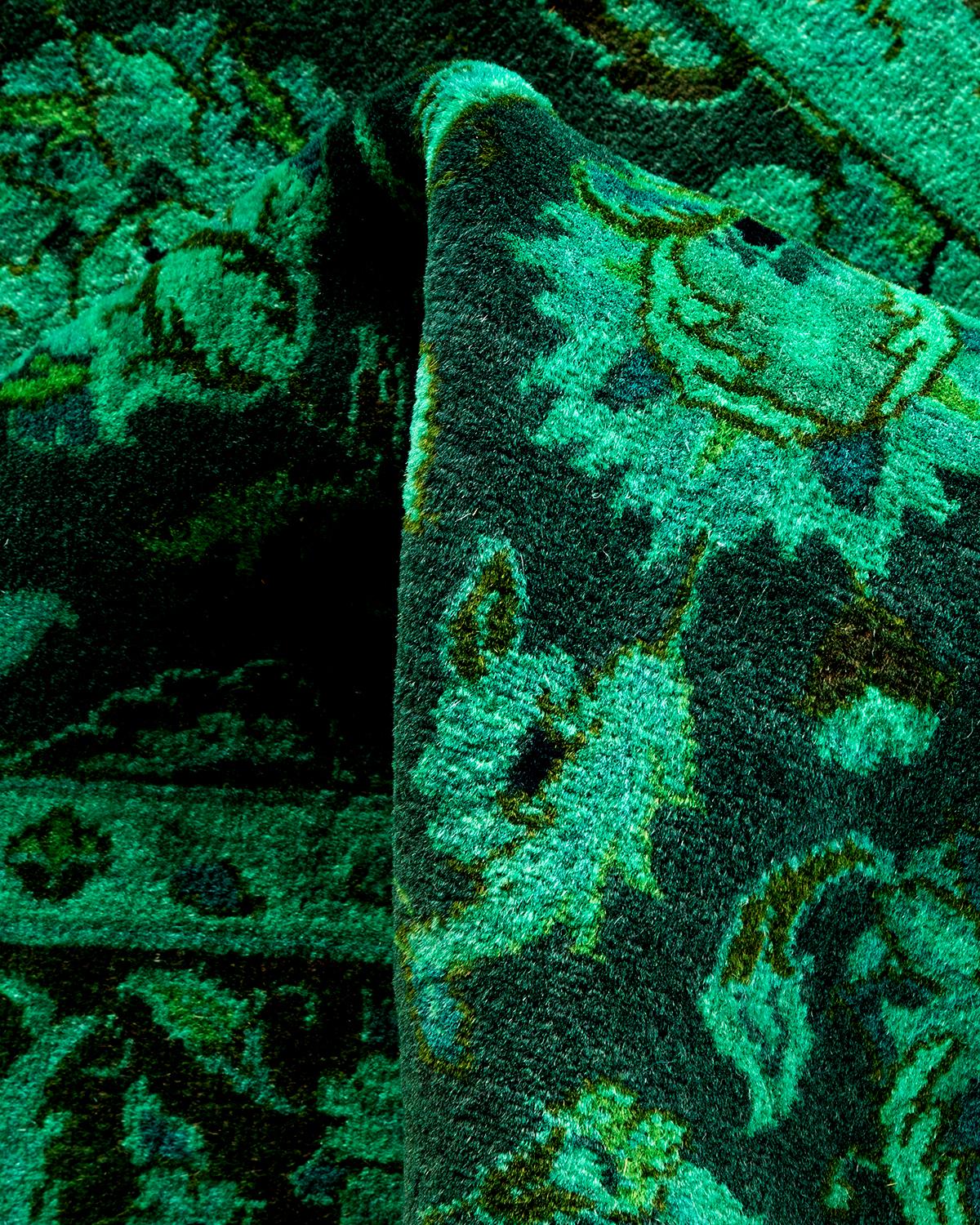 Contemporary Overdyed Hand Knotted Wool Green Area Rug (tapis en laine surteinte nouée à la main) en vente 1